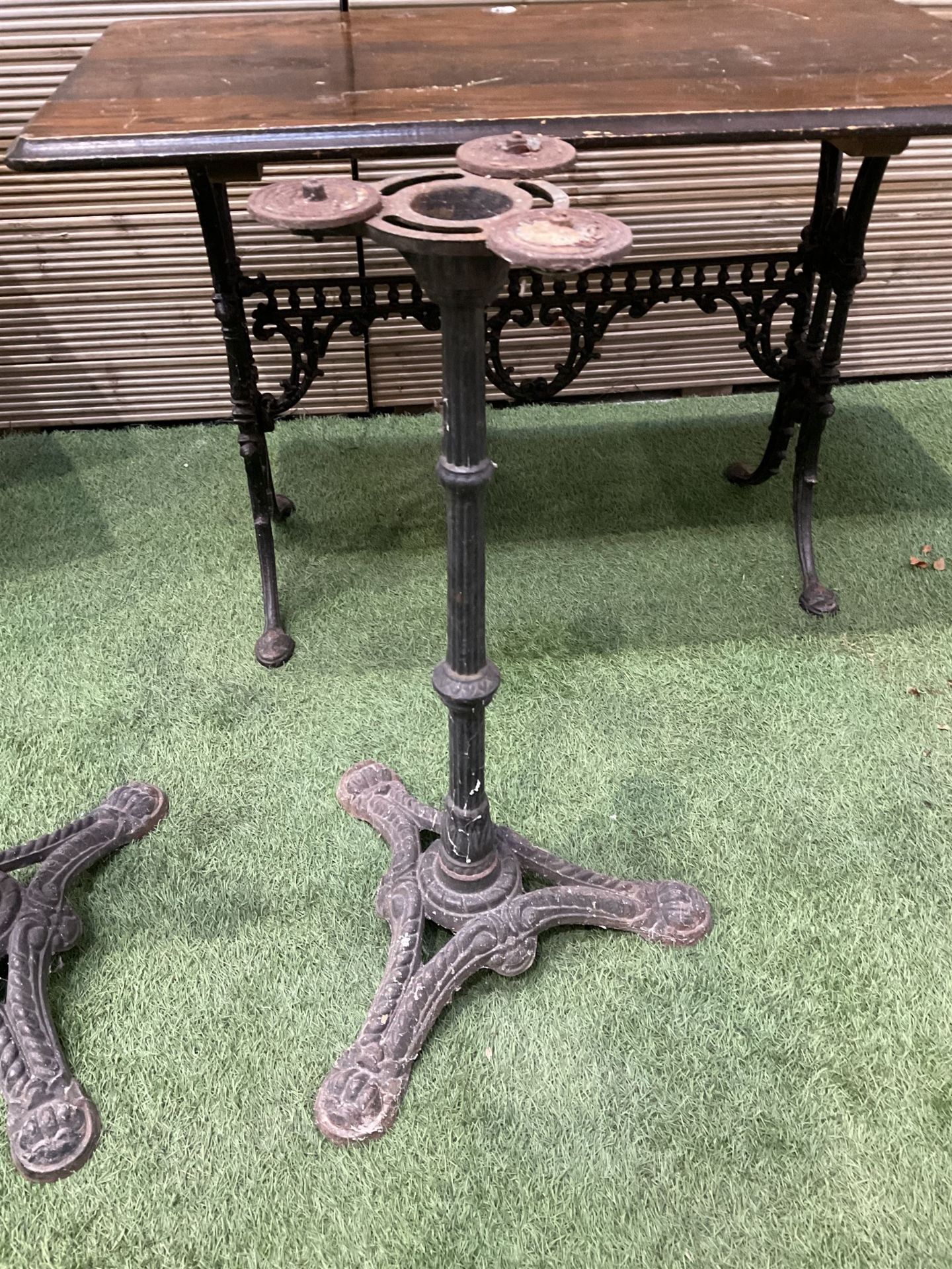 Britannia cast iron pub table - Image 2 of 6