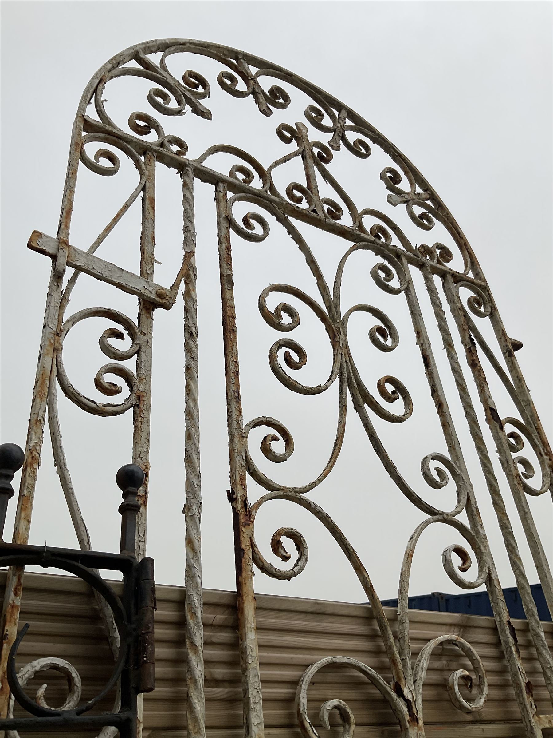 Two wrought iron garden gates painted in black and white - Image 2 of 6