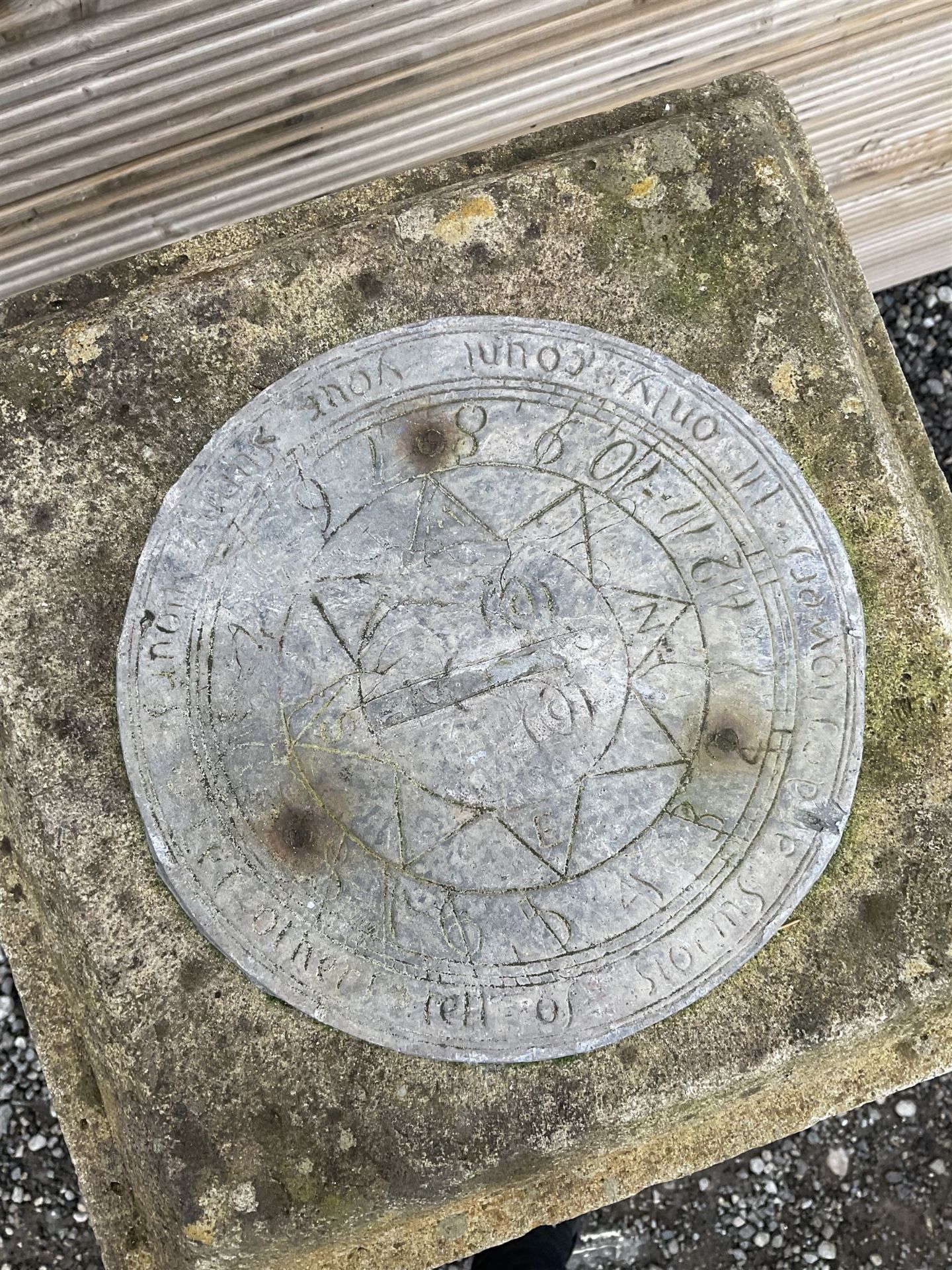 Three-piece stone sundial - Image 4 of 4