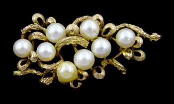 9ct gold pearl openwork brooch
