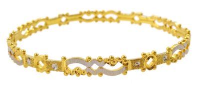 22ct gold pierced design bangle