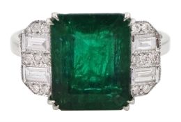 18ct white gold octagonal cut emerald