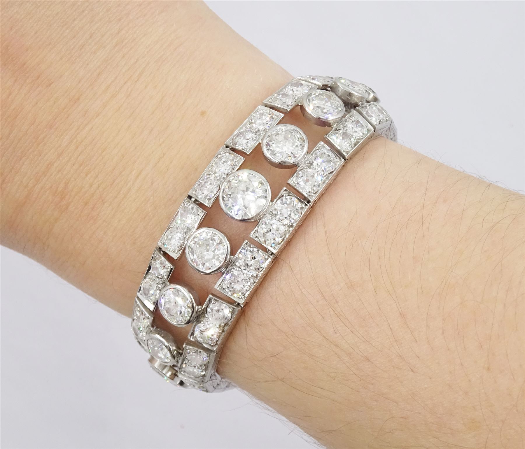 Continental Art Deco platinum old cut diamond openwork bracelet - Image 4 of 9