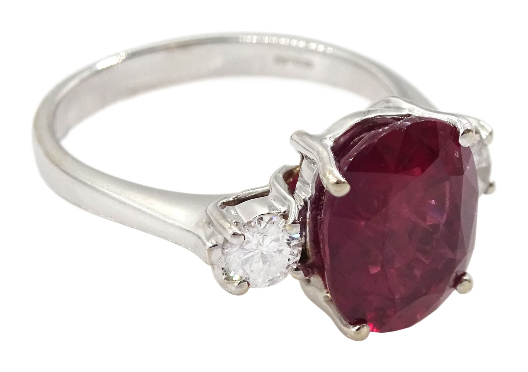 18ct white gold three stone oval cut ruby and round brilliant cut diamond ring - Image 3 of 4