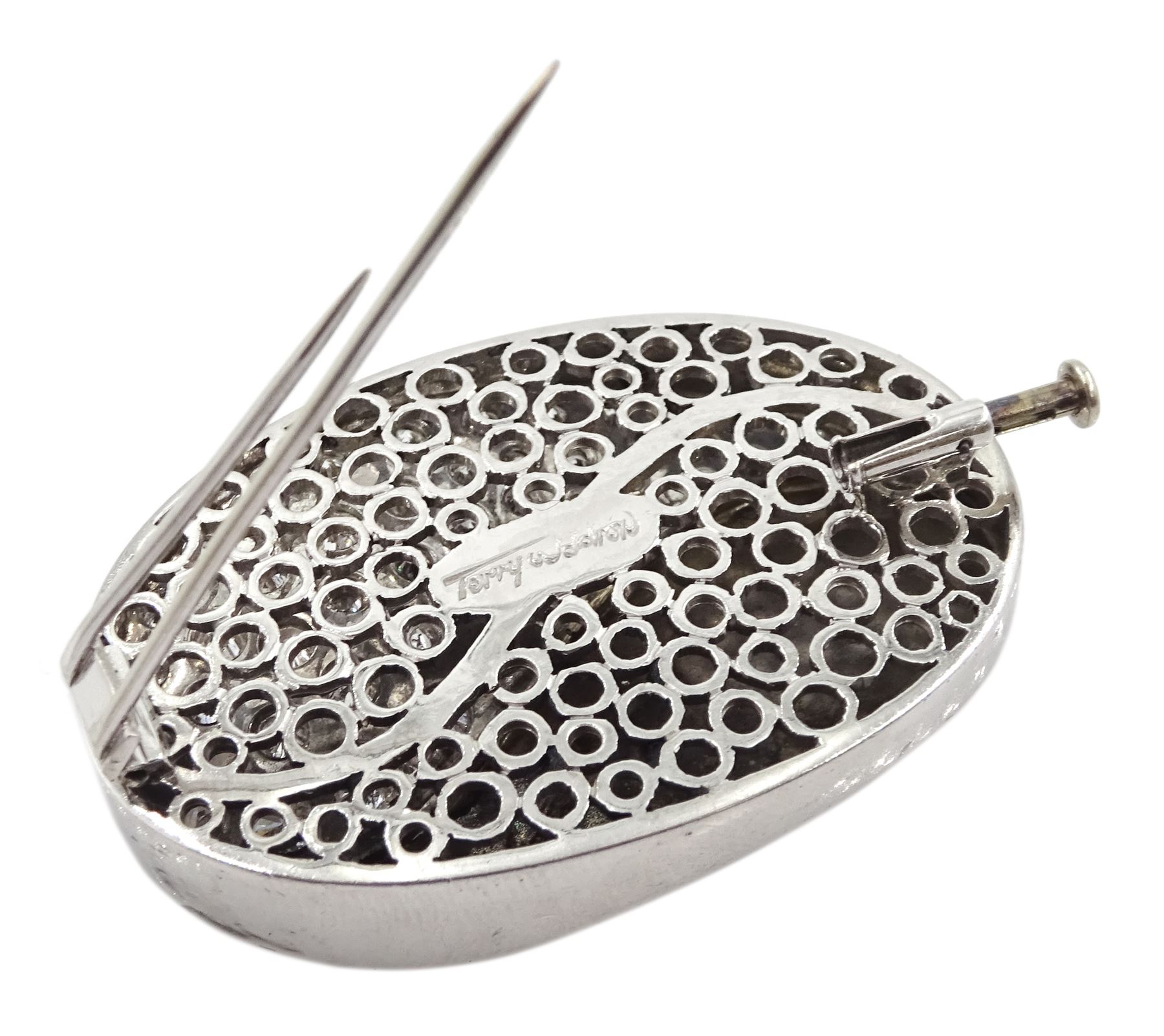 Terry Waldron white gold pave set round brilliant cut diamond oval brooch - Image 2 of 2