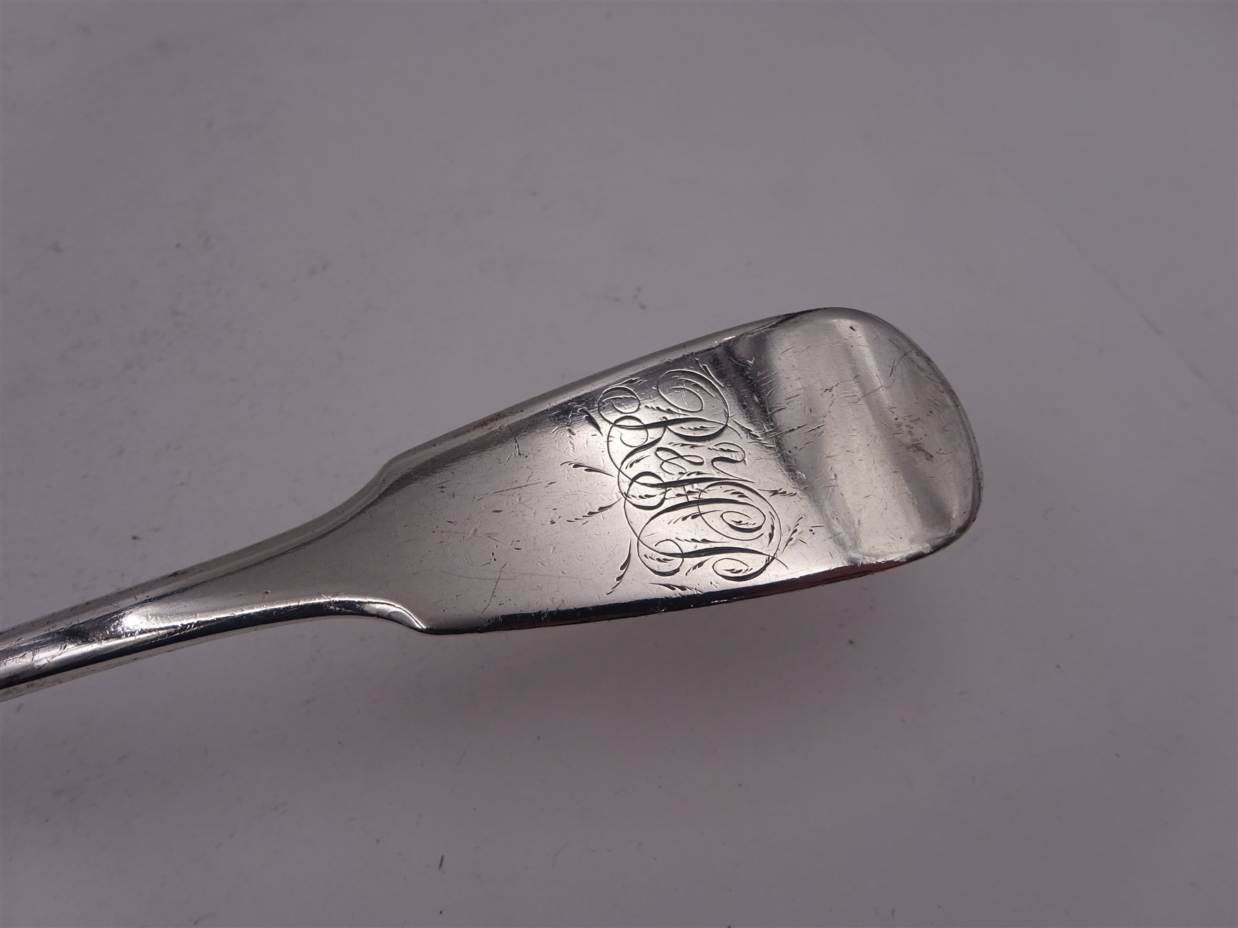 George III silver Fiddle pattern fish slice - Image 3 of 4