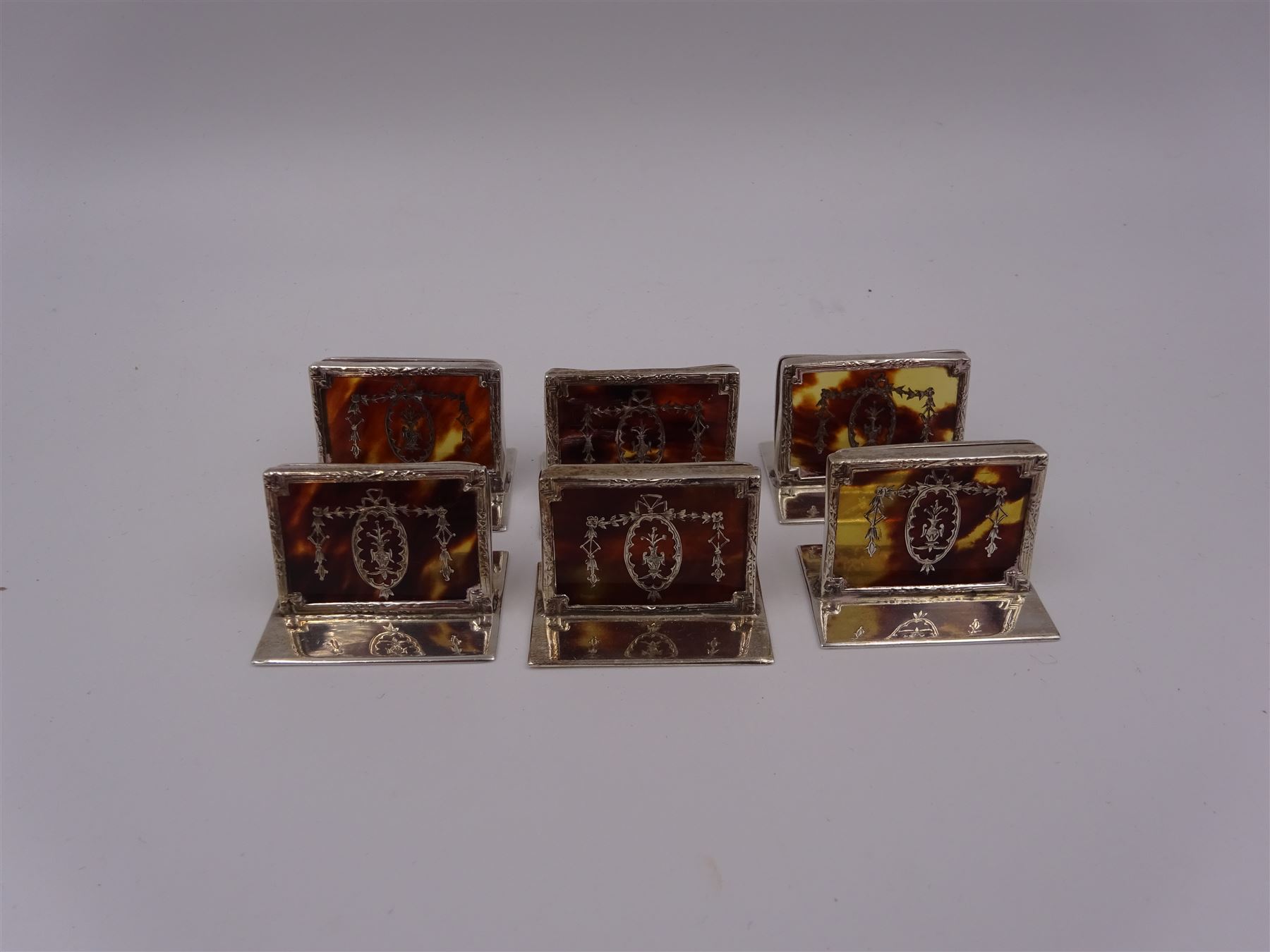 Set of six early 20th century silver mounted tortoiseshell place card holders by Asprey - Image 4 of 28