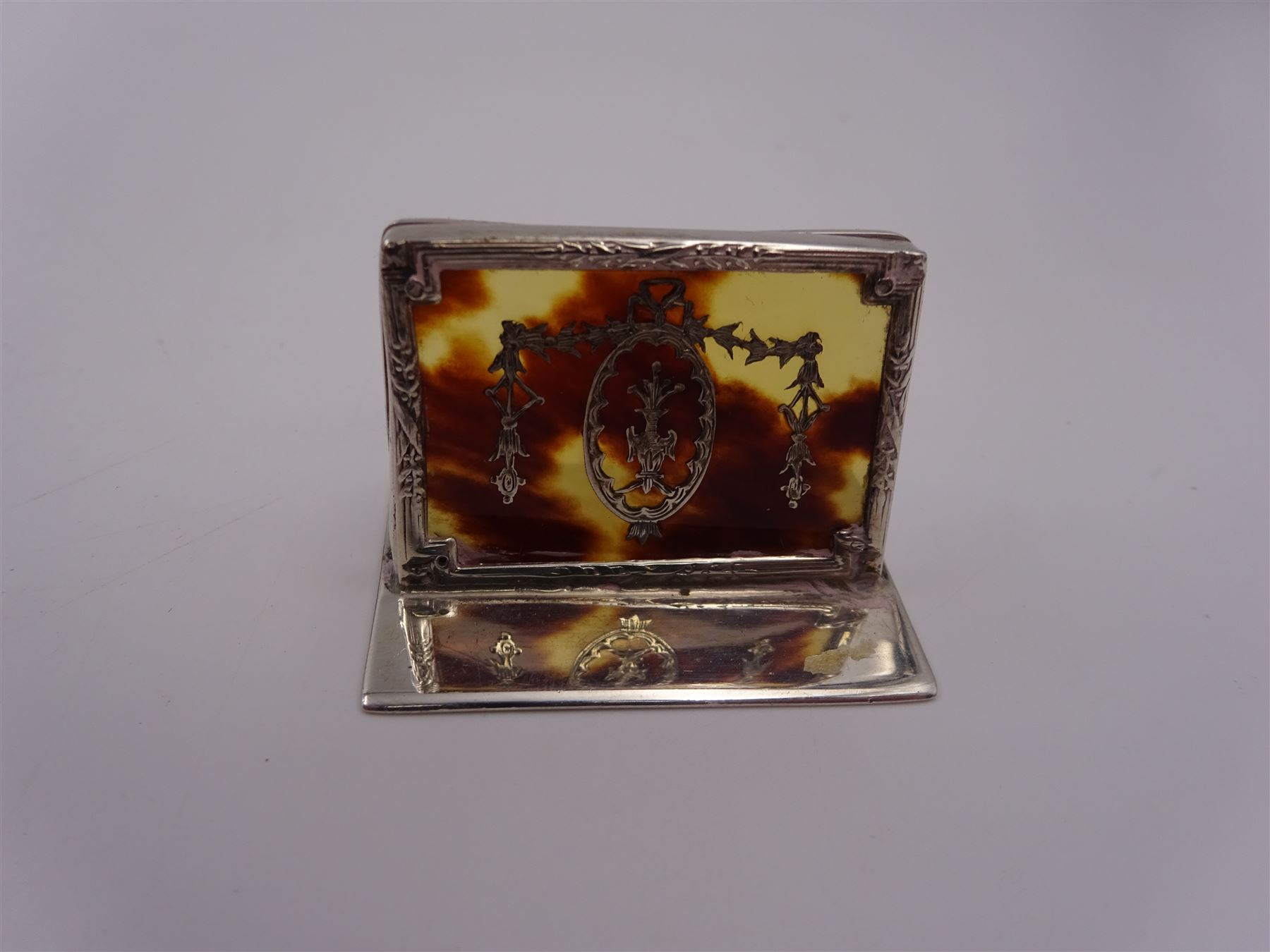 Set of six early 20th century silver mounted tortoiseshell place card holders by Asprey - Image 10 of 28
