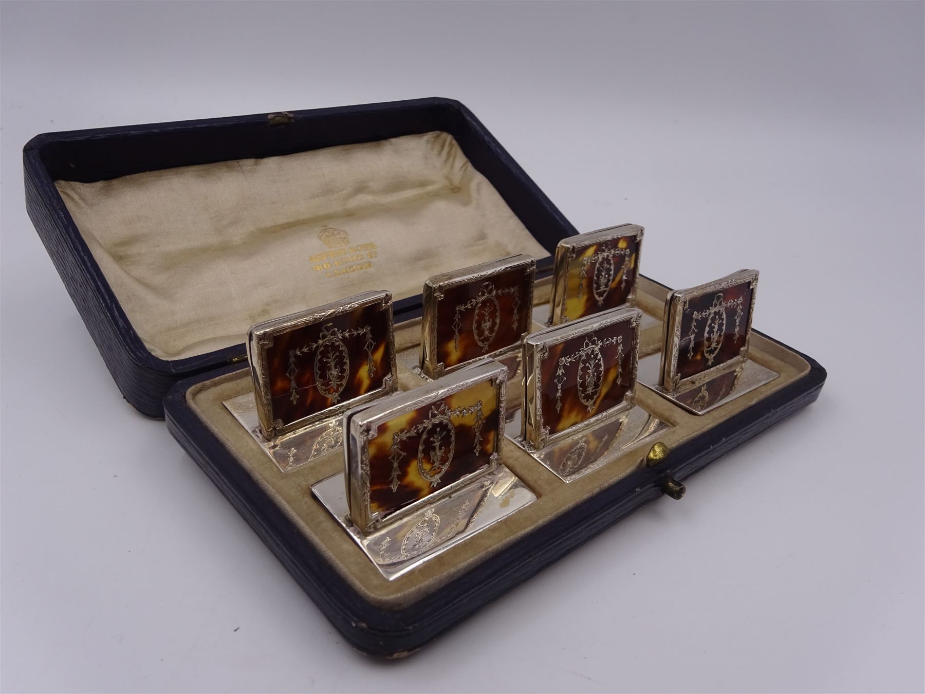 Set of six early 20th century silver mounted tortoiseshell place card holders by Asprey - Image 22 of 28