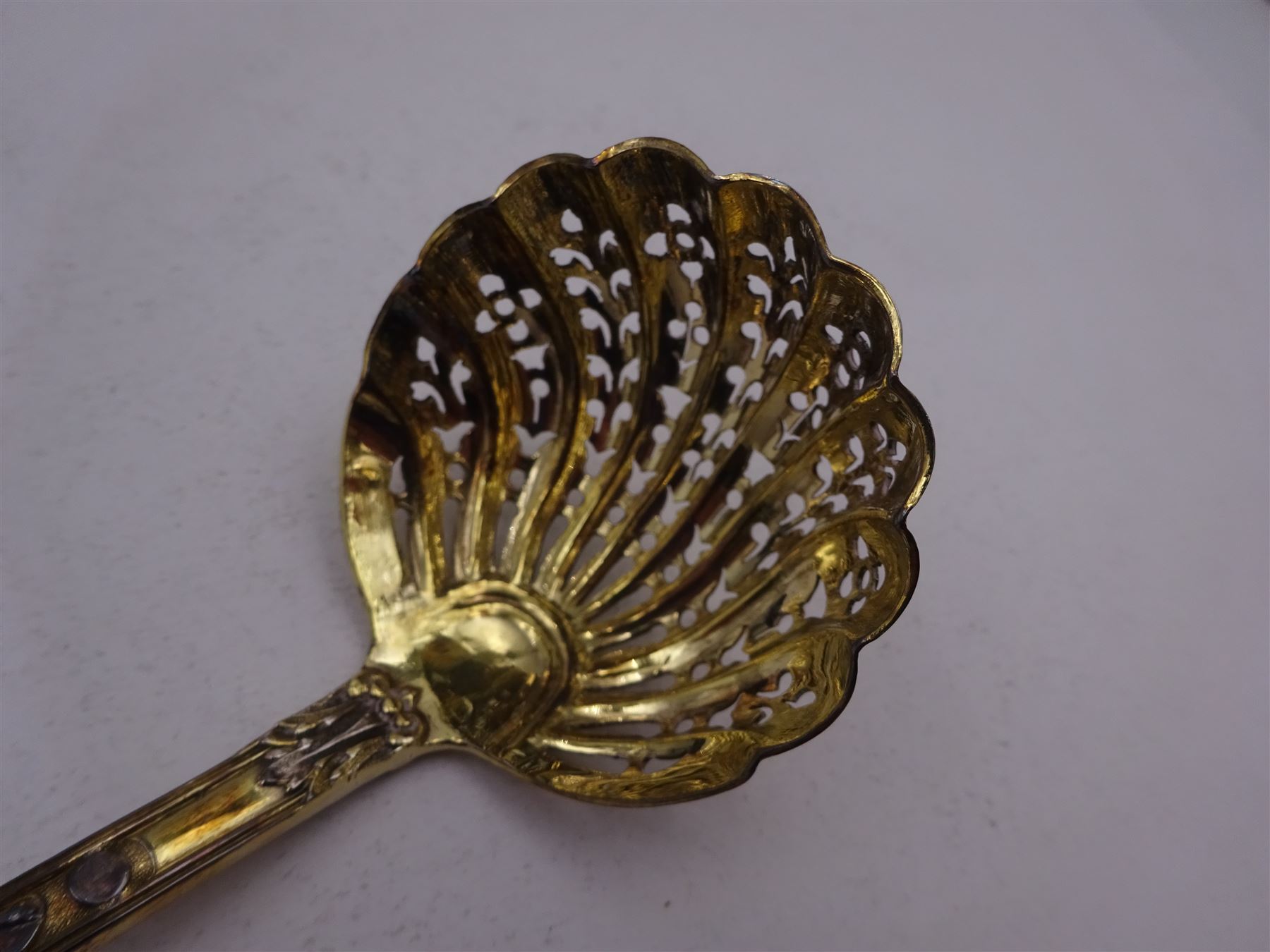 Victorian silver-gilt sugar sifting spoon - Image 6 of 8