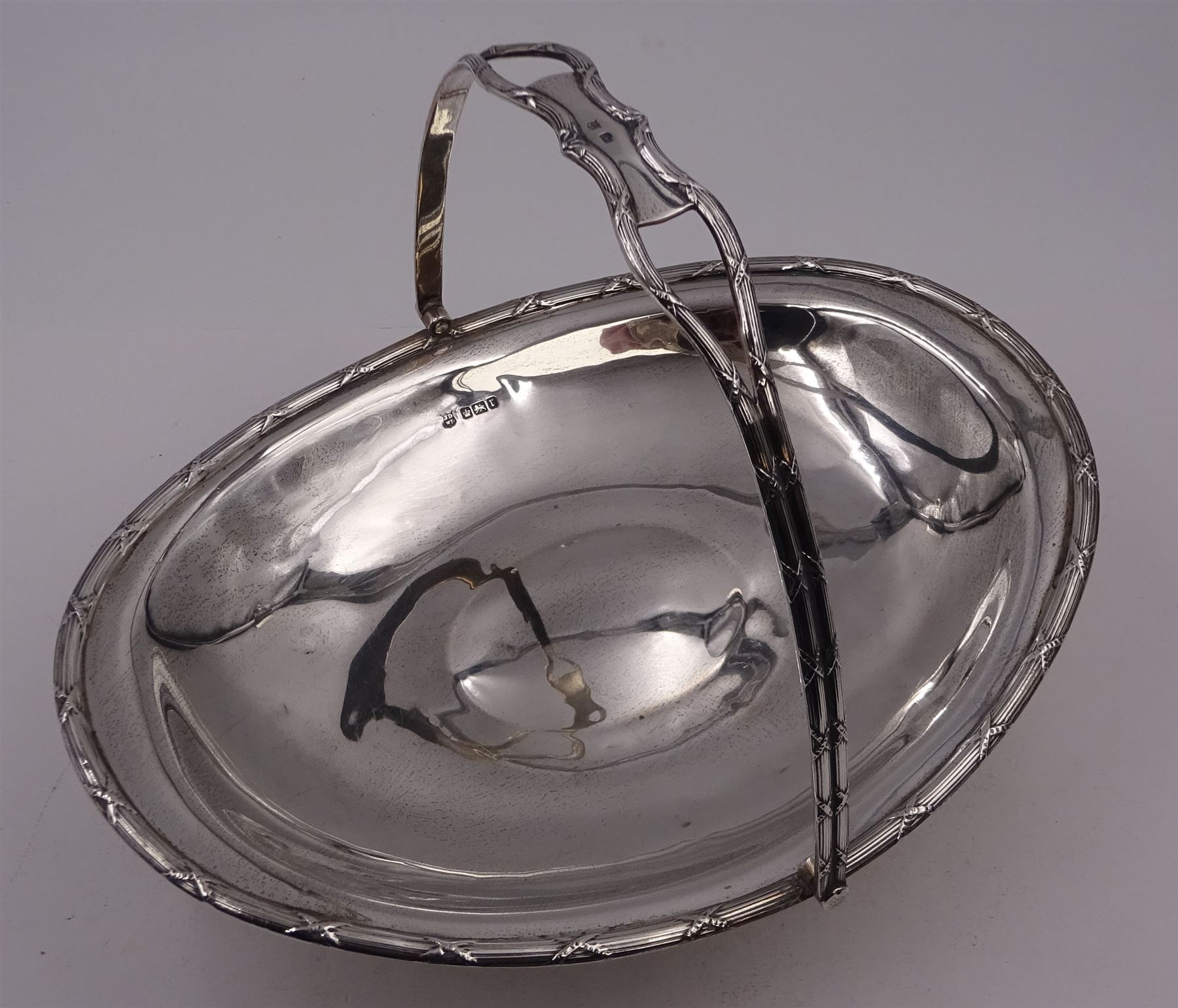 Late Edwardian silver swing handled basket - Image 4 of 8