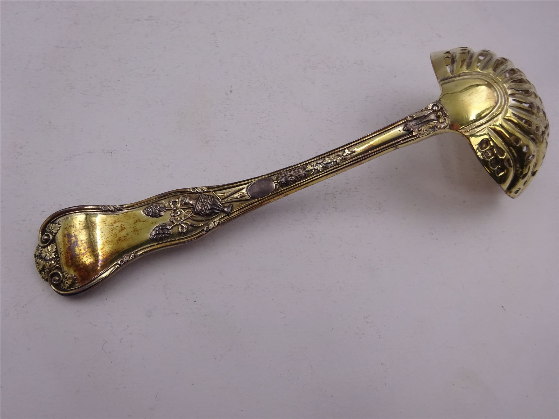 Victorian silver-gilt sugar sifting spoon - Image 7 of 8