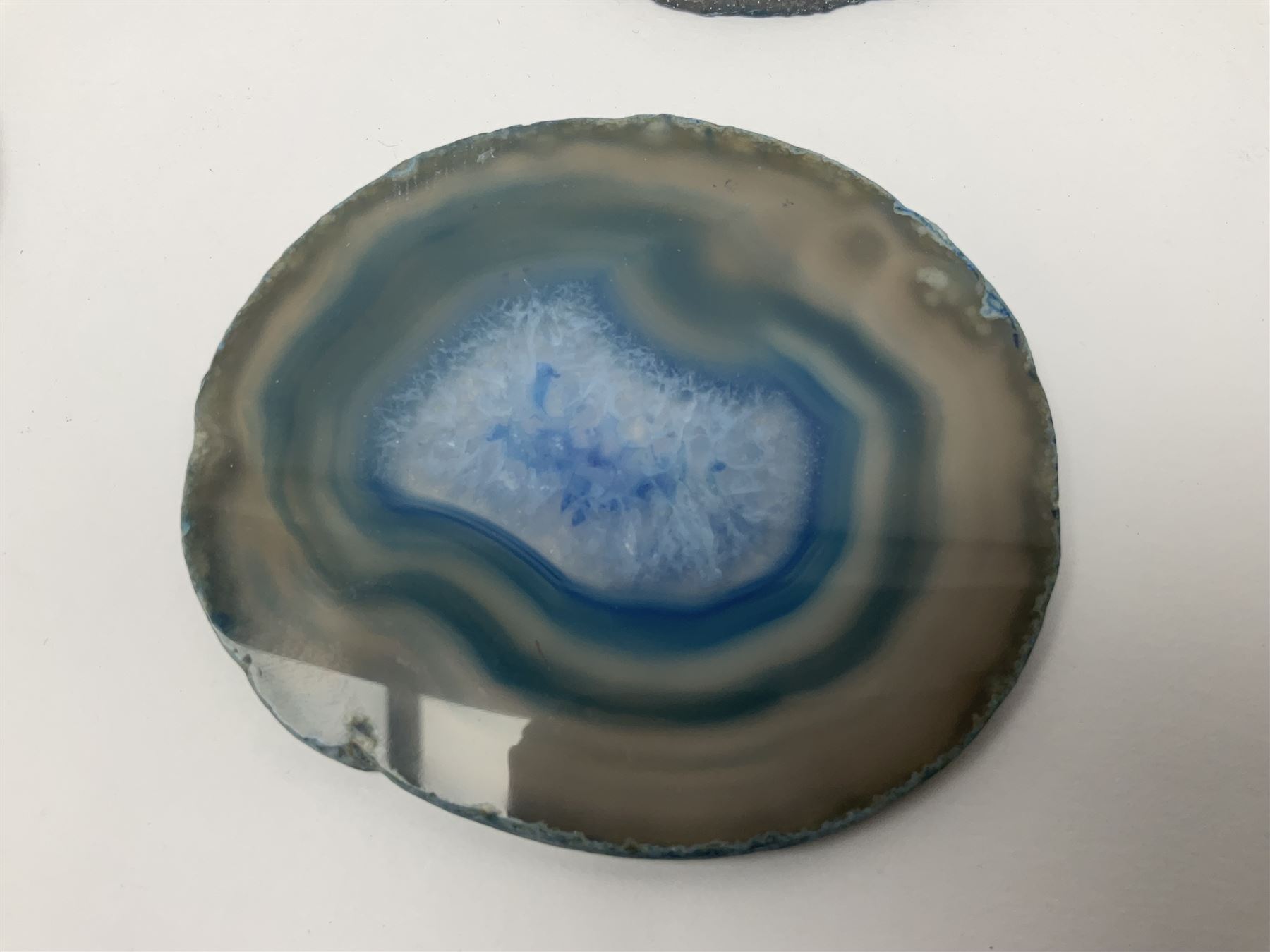 Five blue agate slices - Image 4 of 12