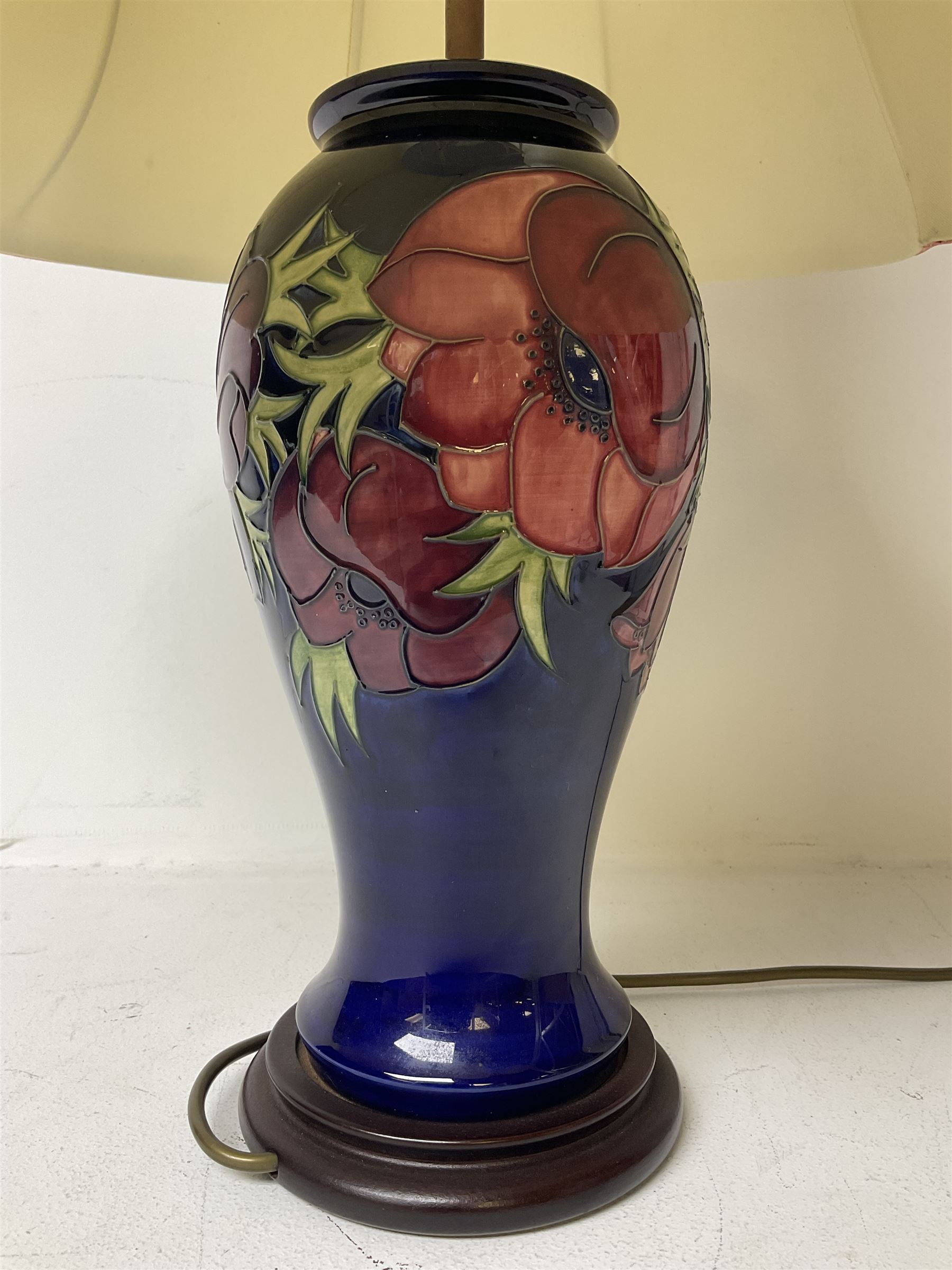 Moorcroft table lamp - Image 3 of 7