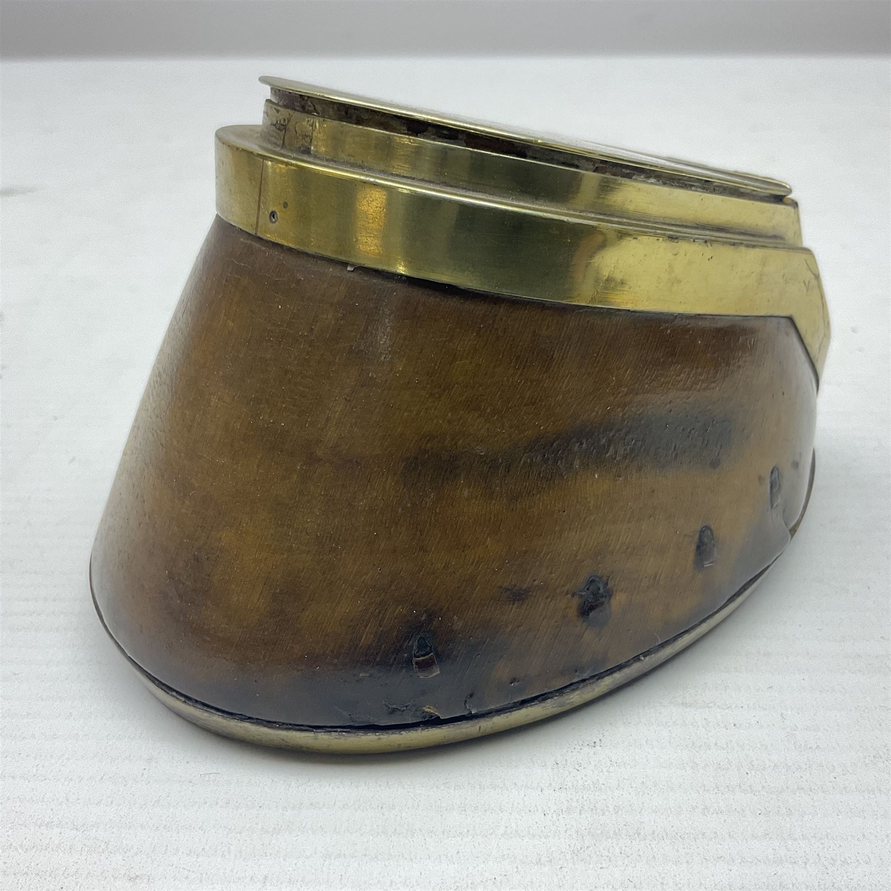 Mounted horse hoof inkwell with brass lid inscribed 'a favorite horse late the property of Megg Wrig - Image 2 of 8