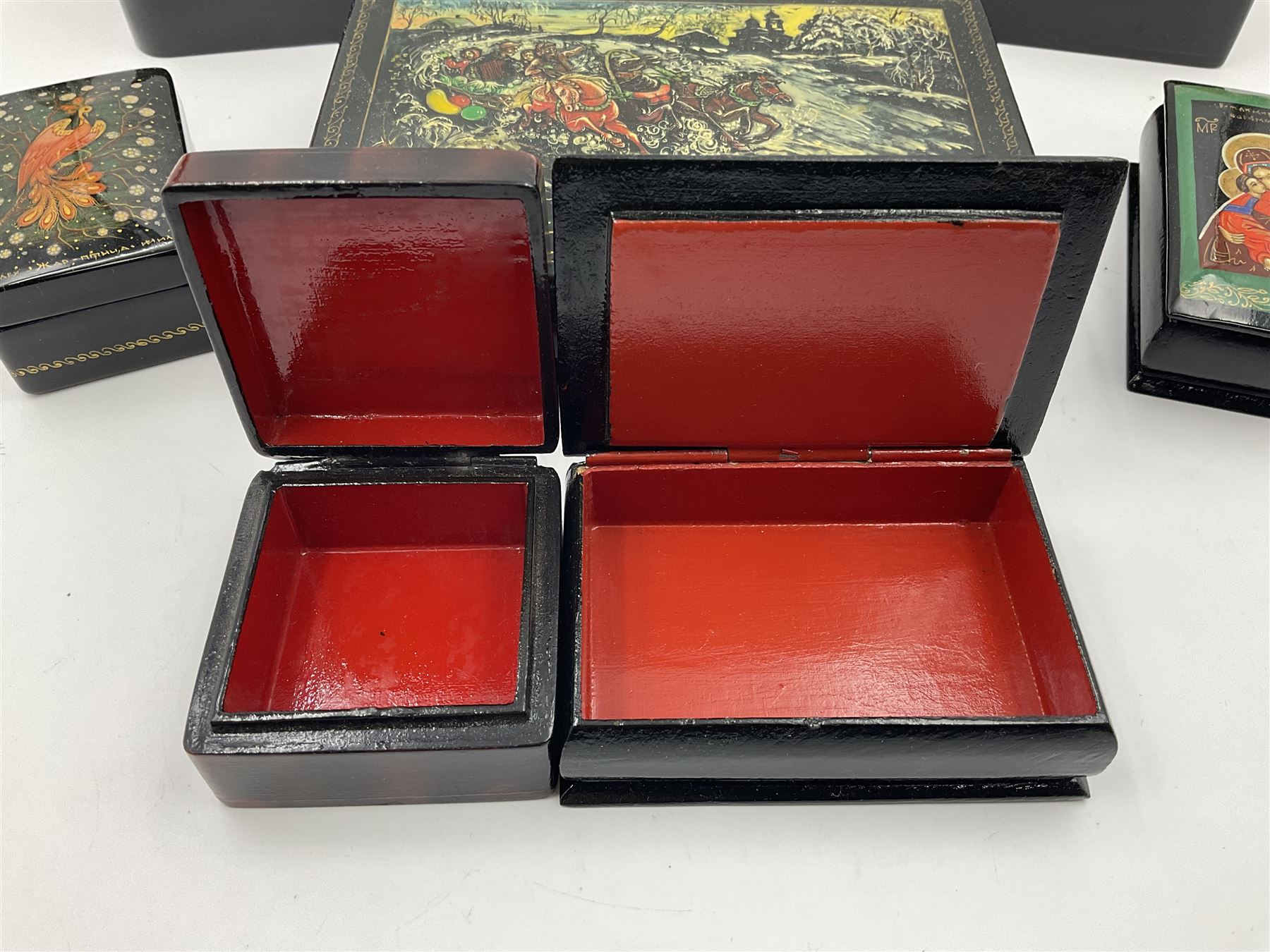 20th century Russian black lacquered papier Mache boxes - Image 4 of 12