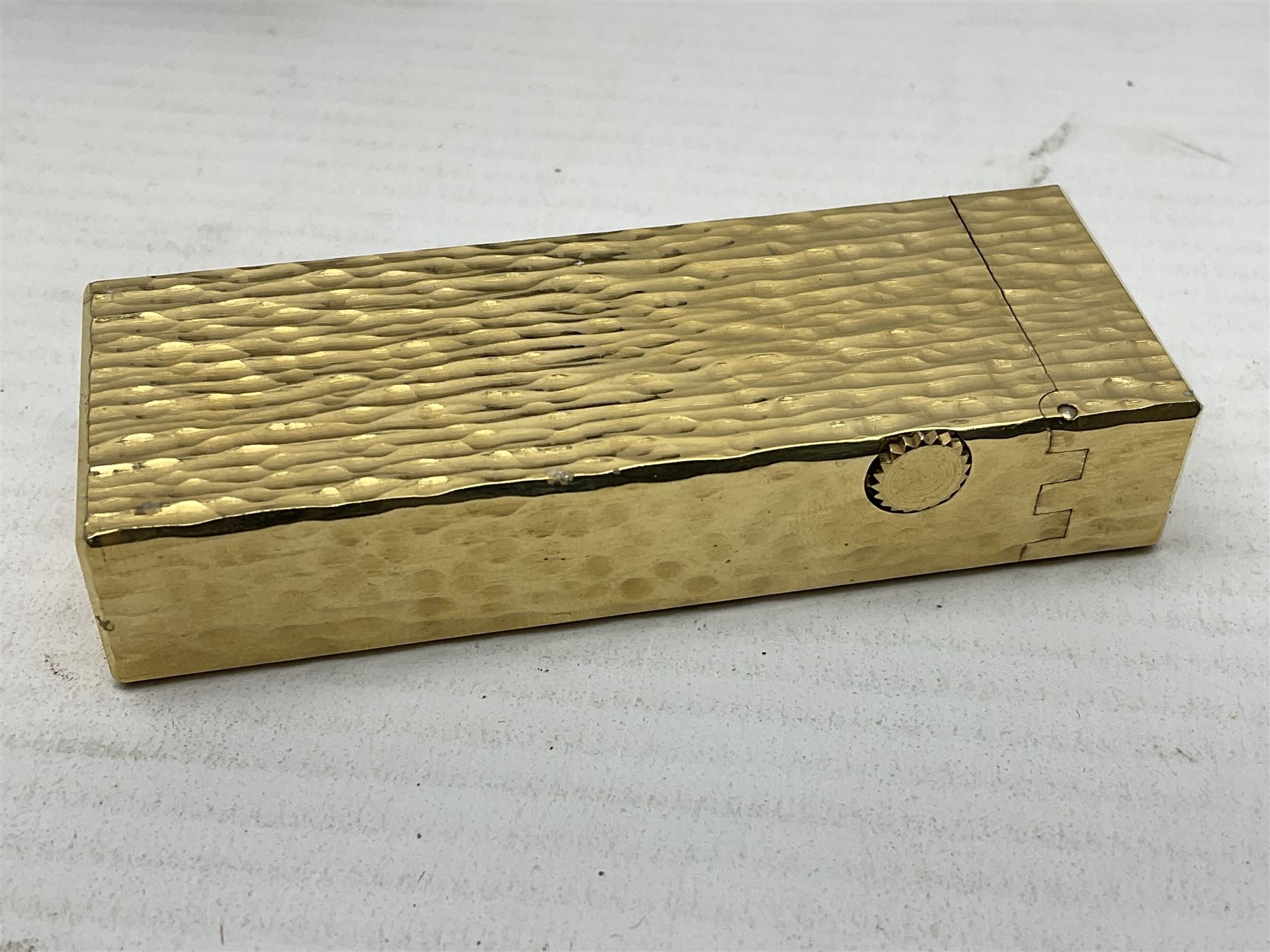 Dunhill gold plated lighter with textured bark effect decoration - Image 5 of 6