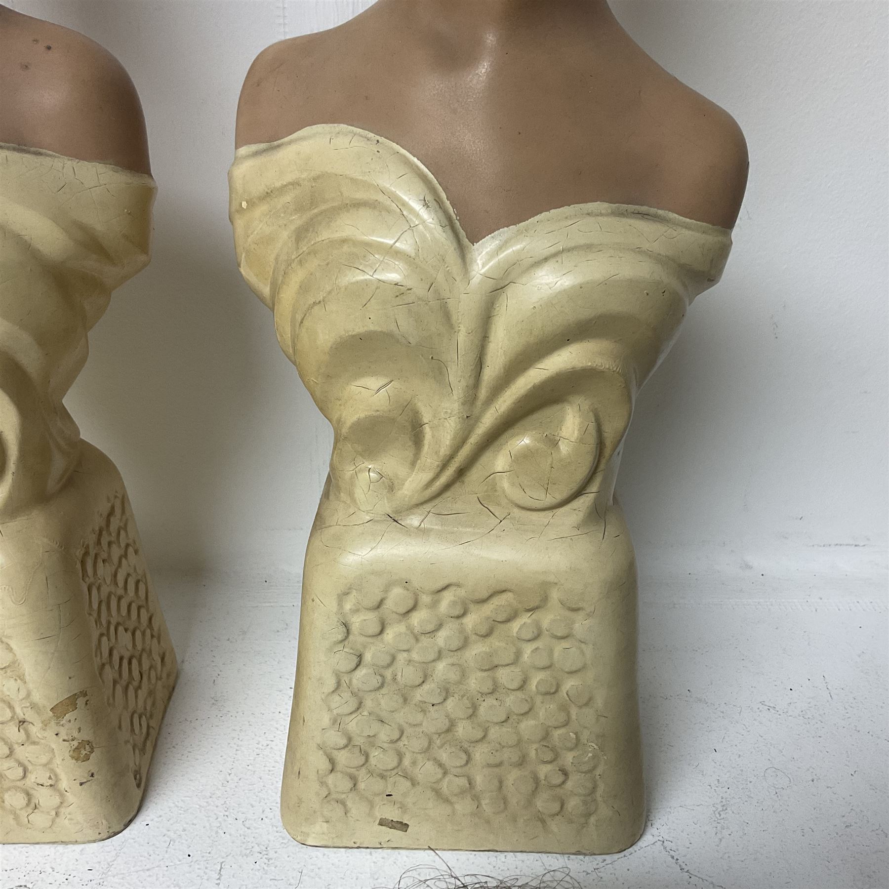 Pair of 20th century female countertop busts - Image 9 of 11
