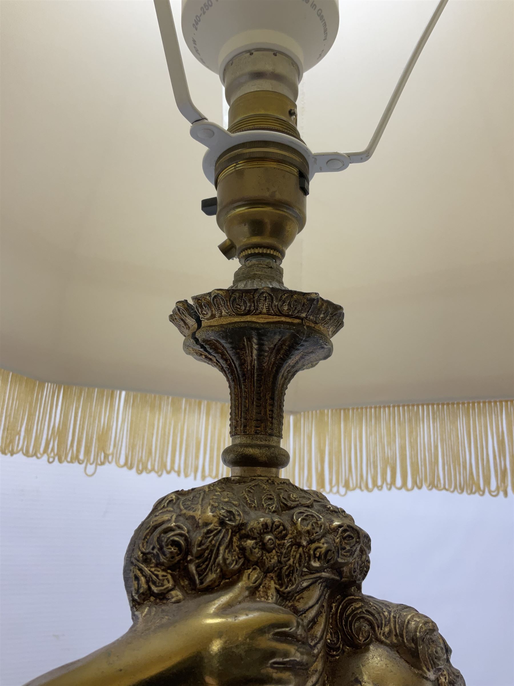 Gilt metal table lamp - Image 4 of 7