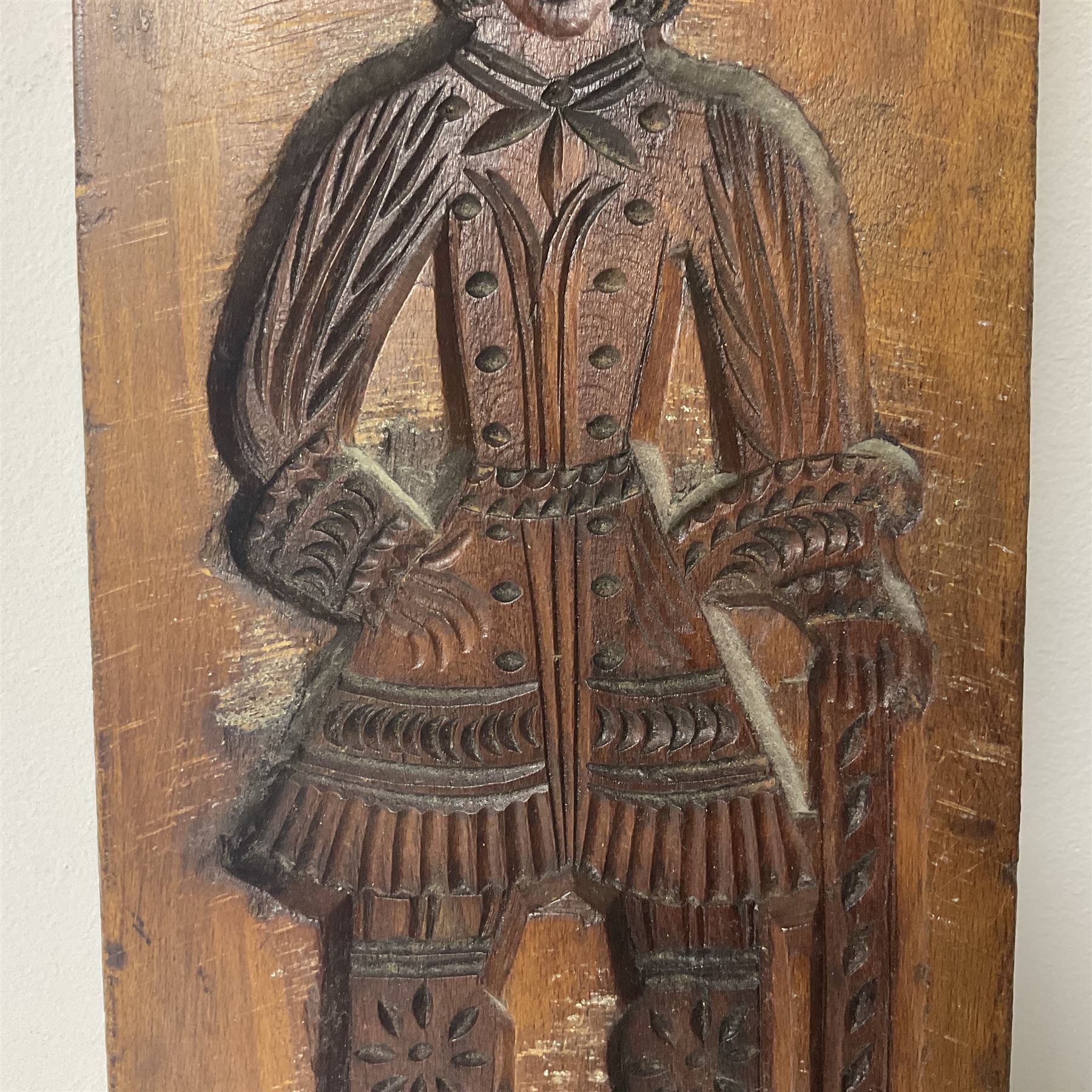 Wooden two sided gingerbread mould modelled as a man and a woman in traditional dress - Image 4 of 10