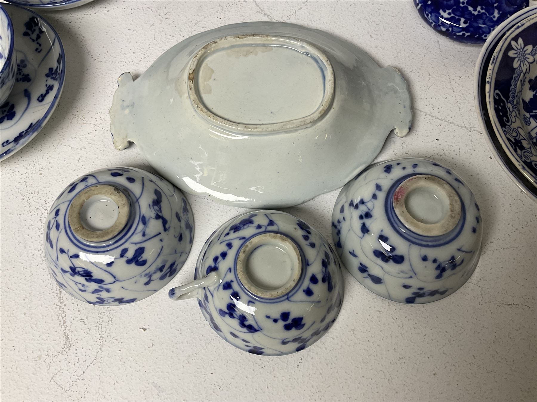 20th century Oriental blue and white ceramics - Image 3 of 20
