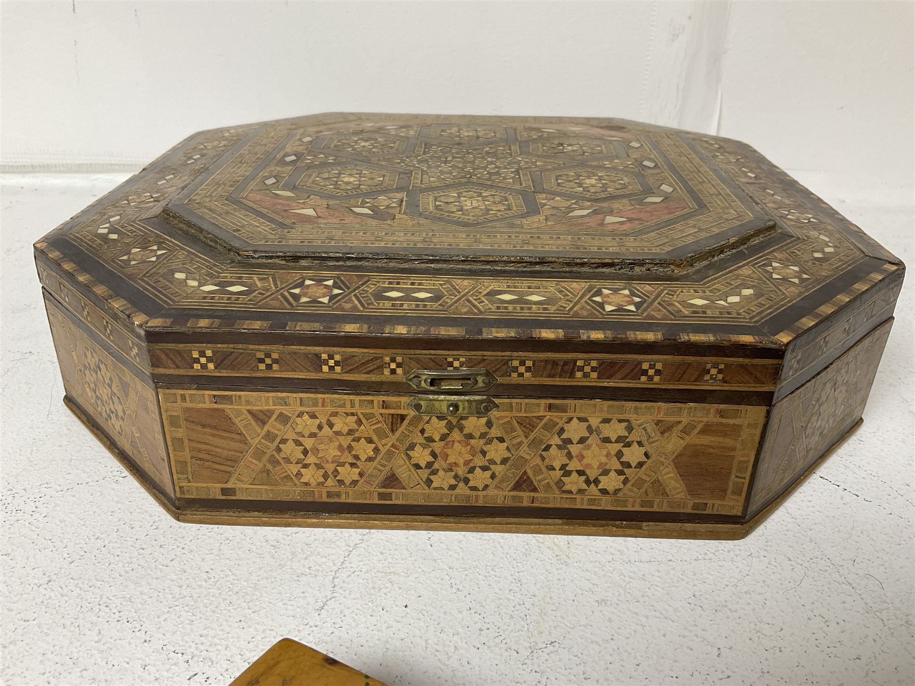 Indian octagonal marquetry box - Image 3 of 12