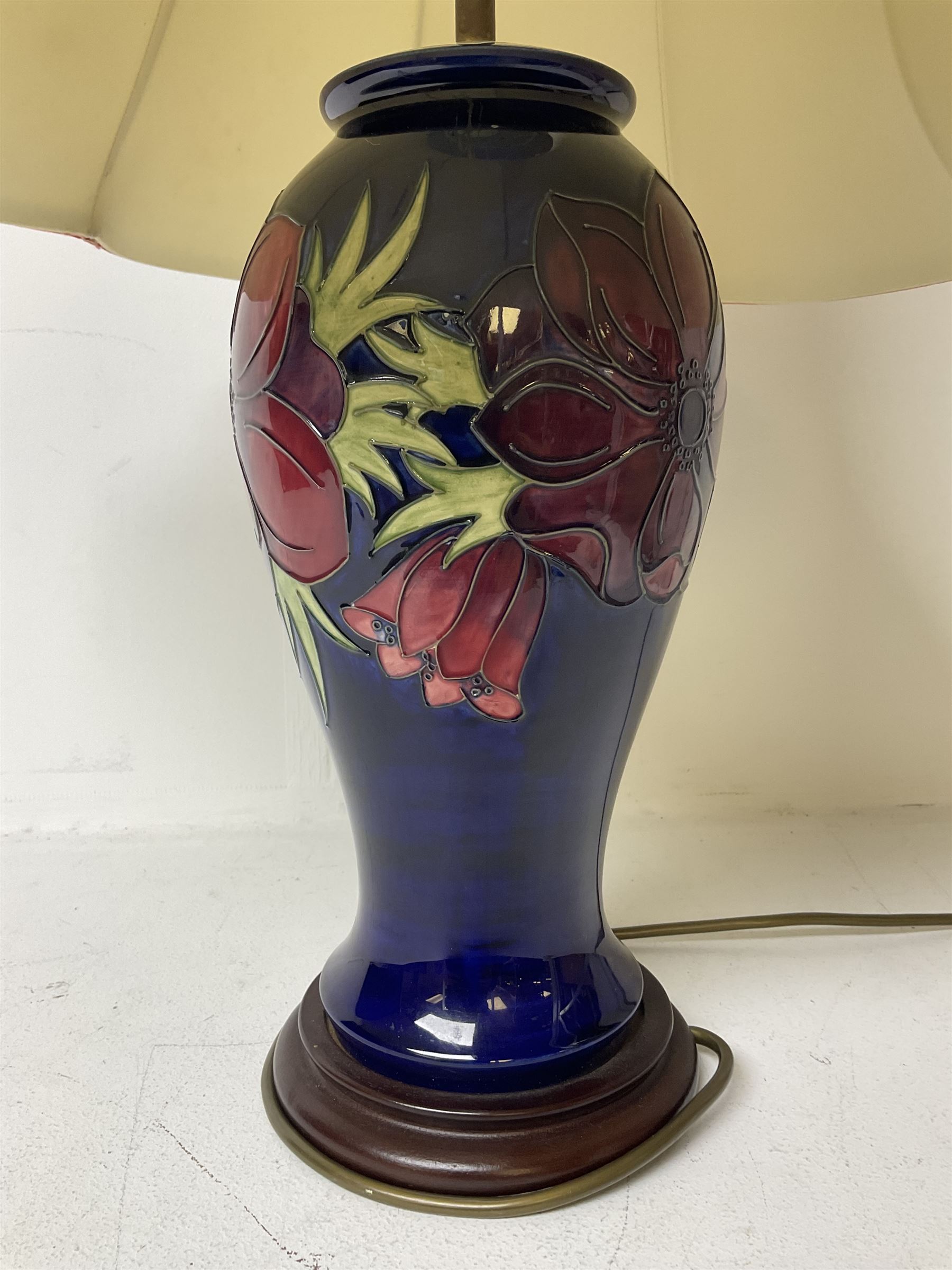 Moorcroft table lamp - Image 4 of 7