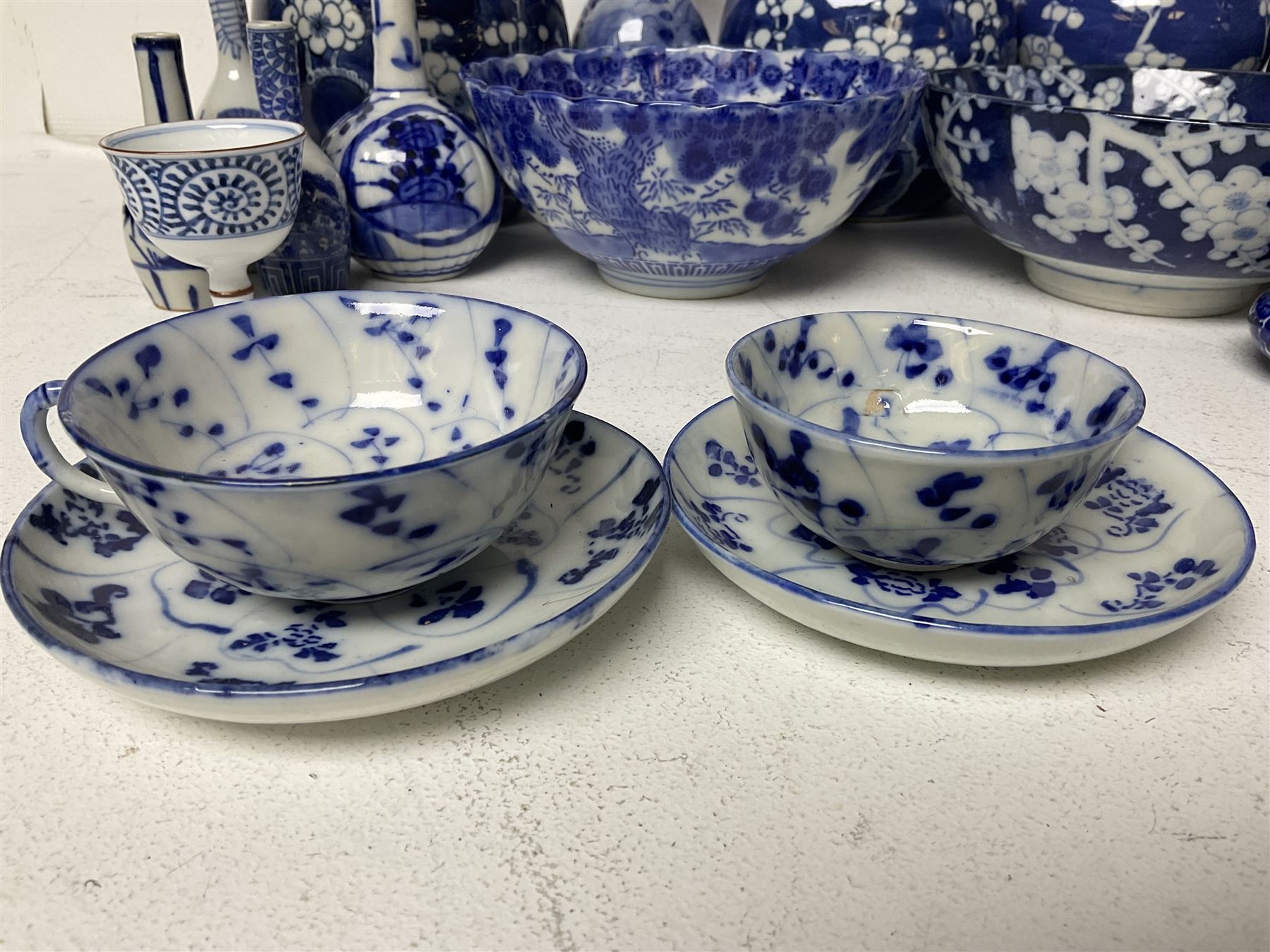 20th century Oriental blue and white ceramics - Image 4 of 20