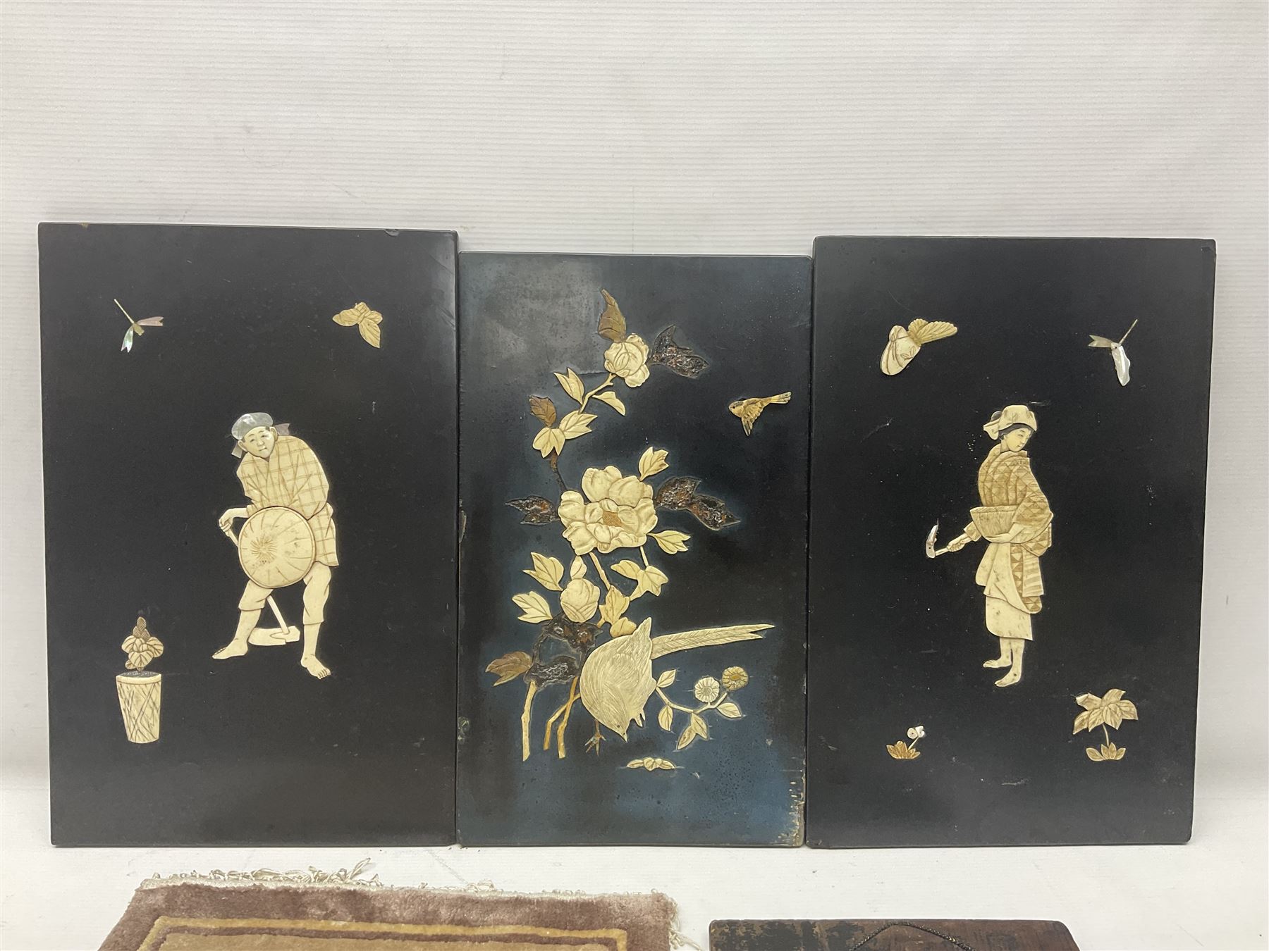Set of four Chinese lacquered wall plaques - Image 7 of 14