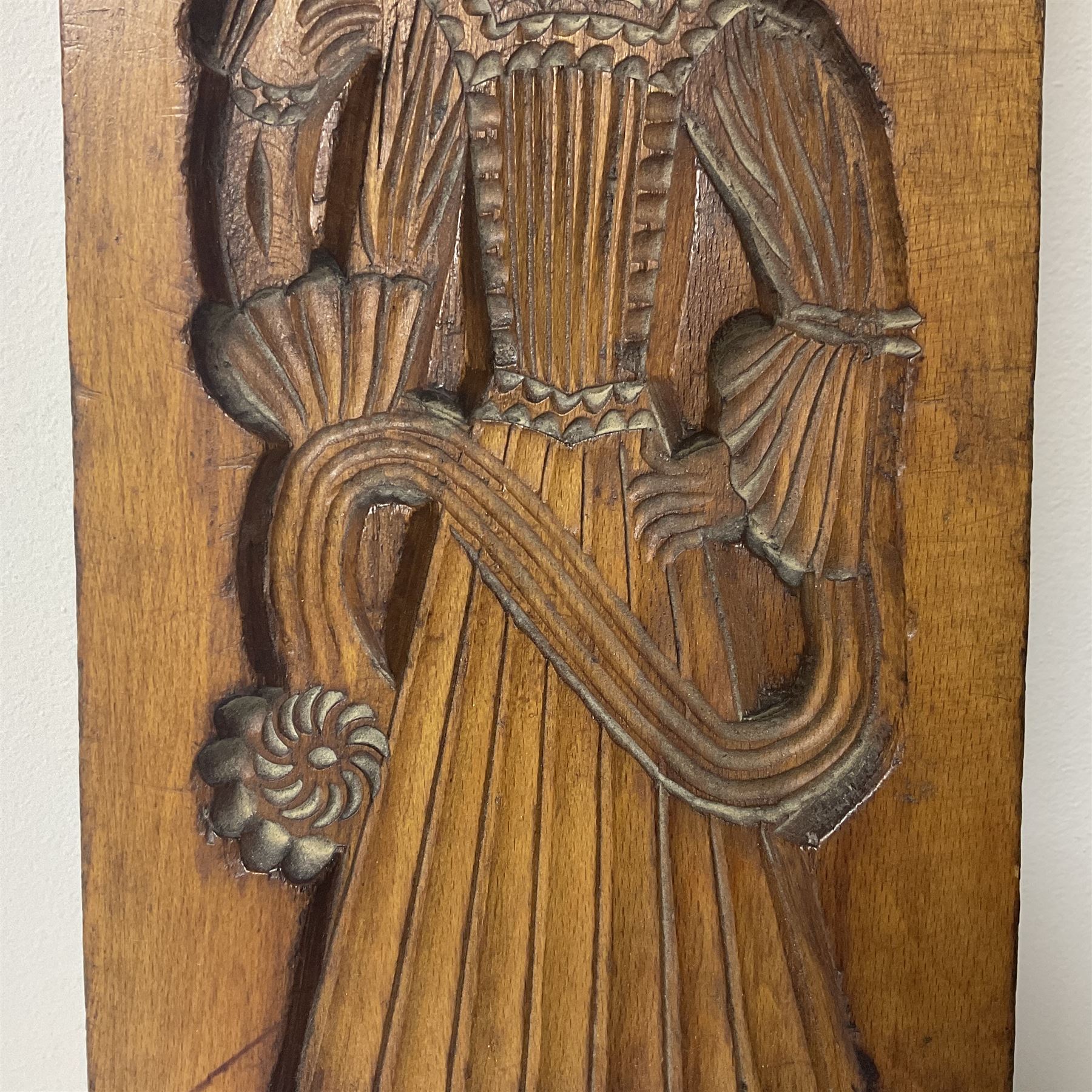 Wooden two sided gingerbread mould modelled as a man and a woman in traditional dress - Image 9 of 10