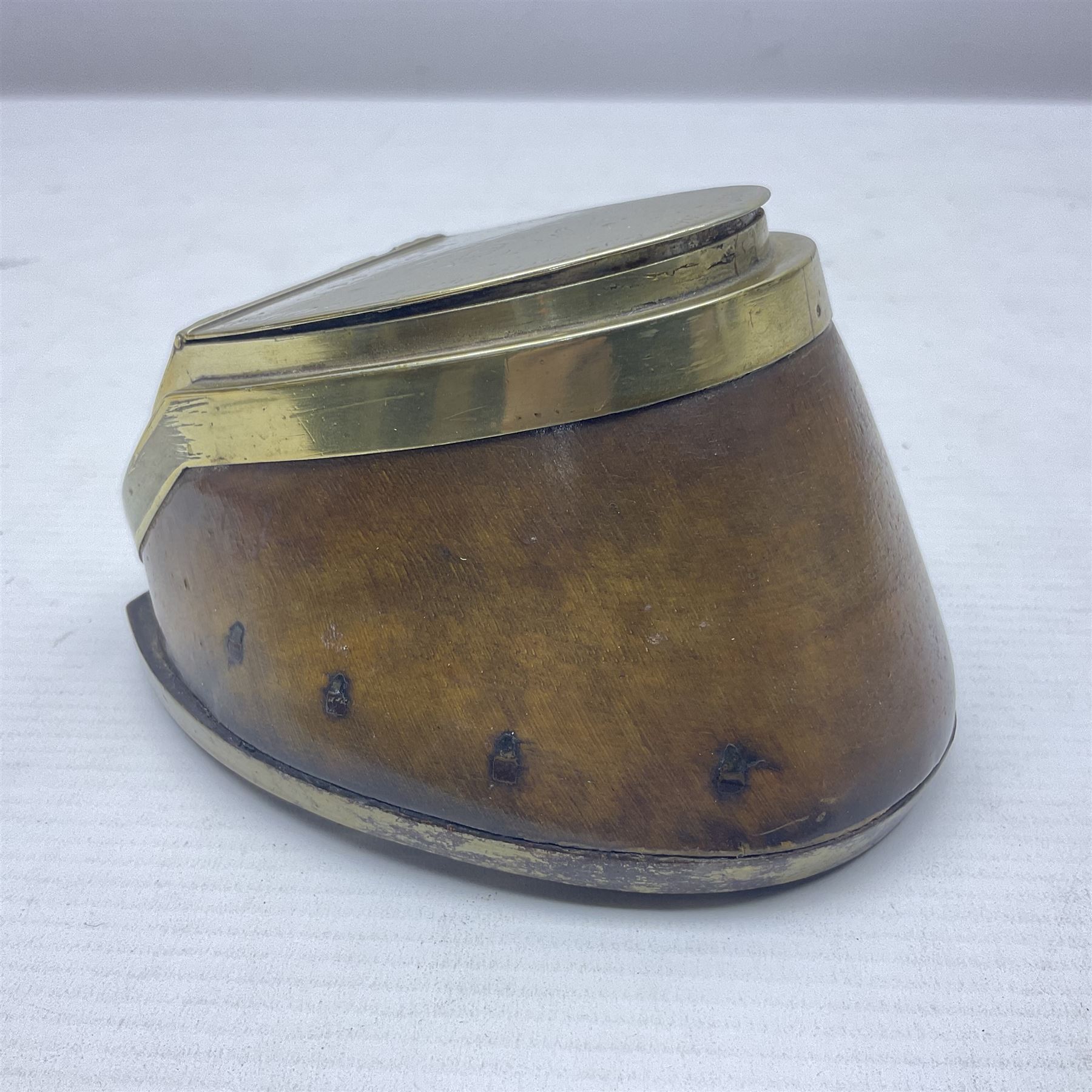 Mounted horse hoof inkwell with brass lid inscribed 'a favorite horse late the property of Megg Wrig - Image 3 of 8