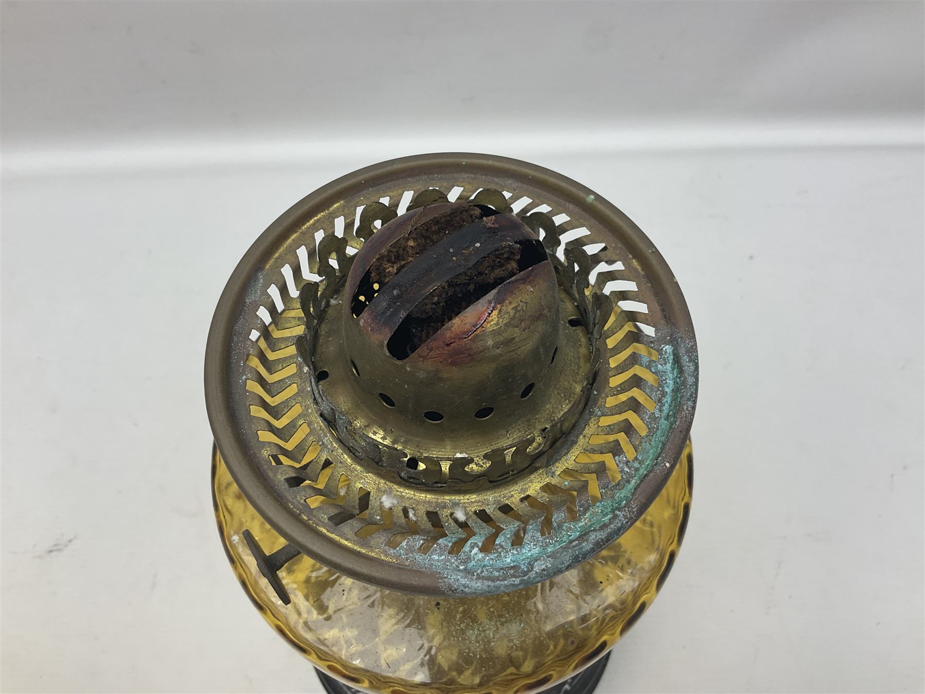 Victorian oil lamp - Image 4 of 6