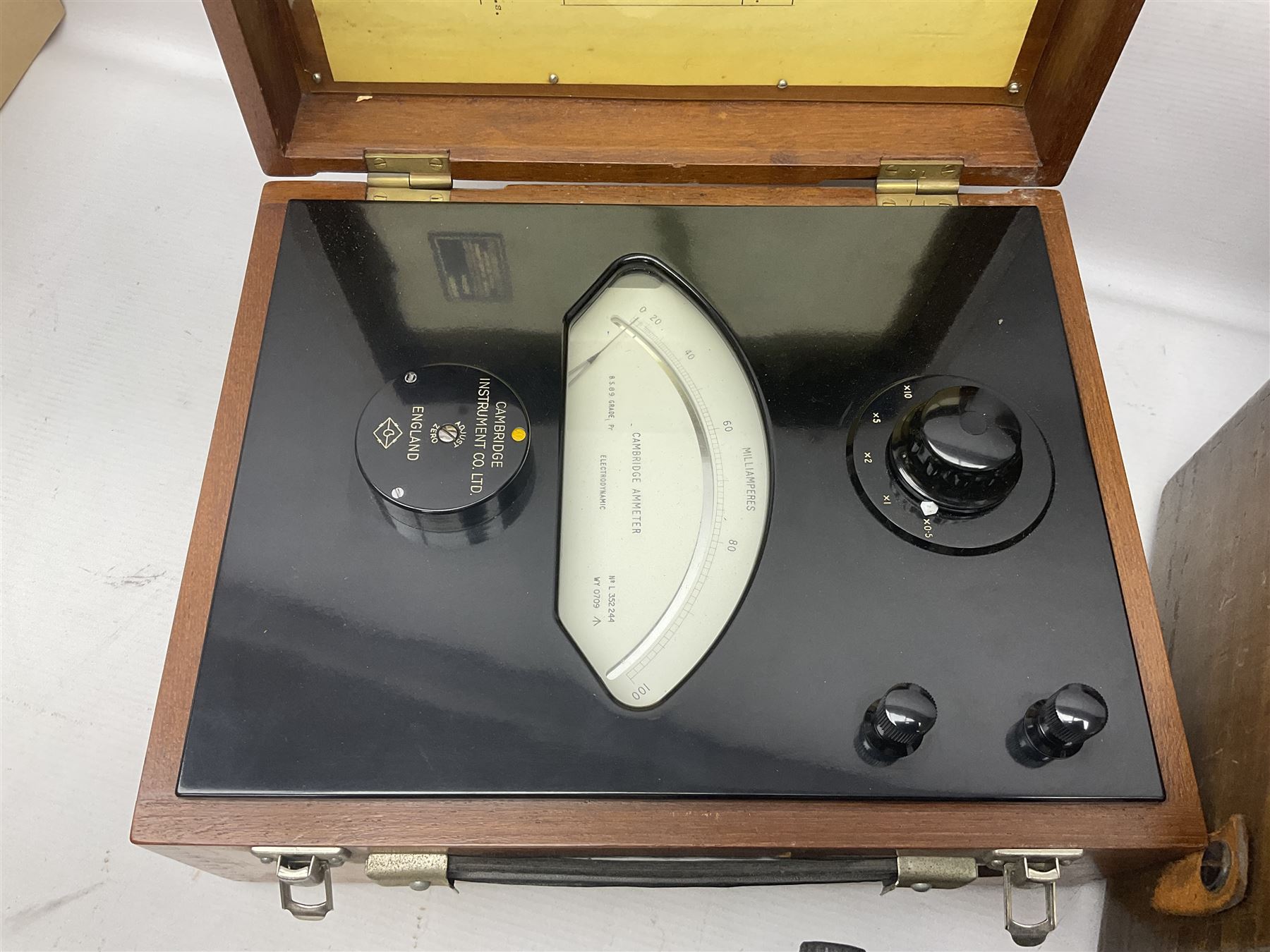 Cambridge Scientific Instrument Co voltmeter - Image 4 of 8