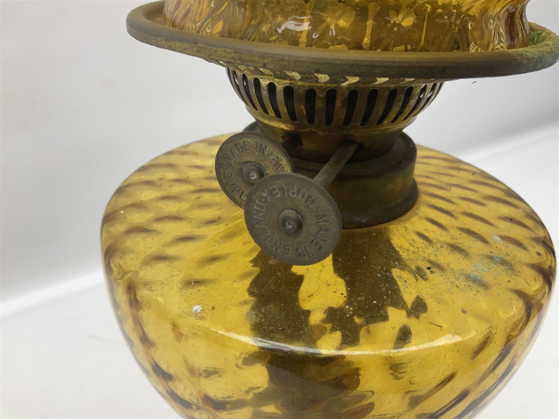 Victorian oil lamp - Image 2 of 6