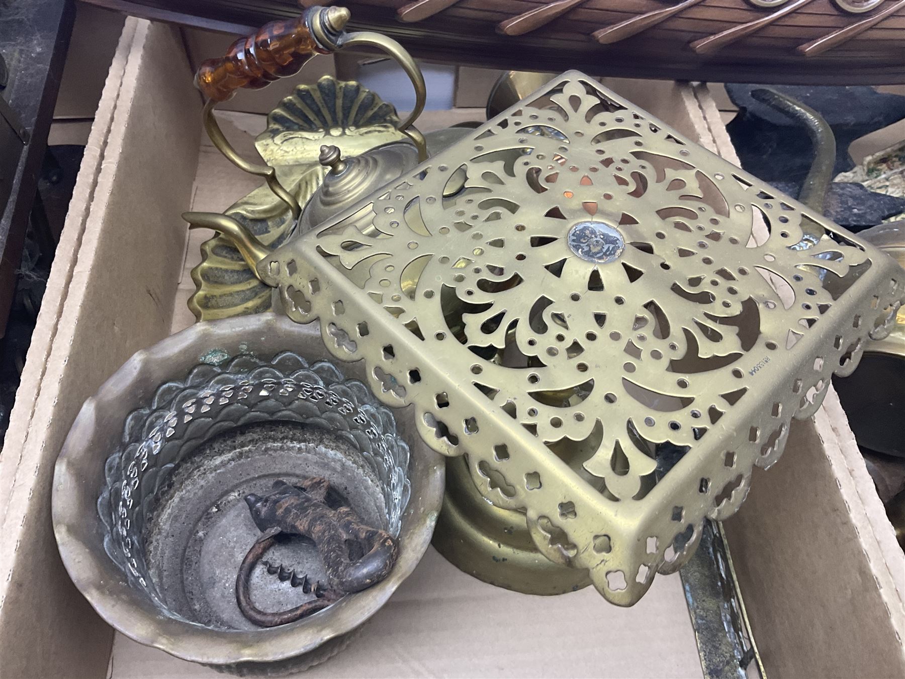 Ornate brass inkwell and letter rack - Image 7 of 10