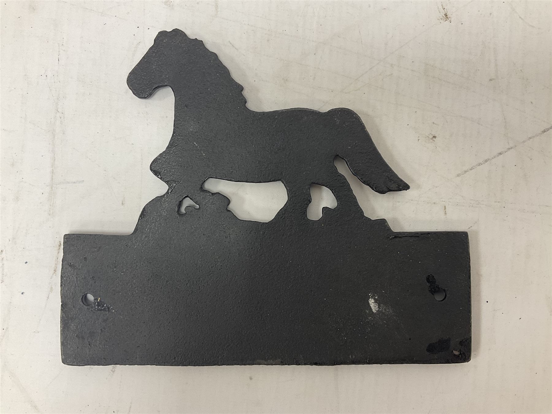 Cast iron Welcome sign with horse - Image 2 of 2