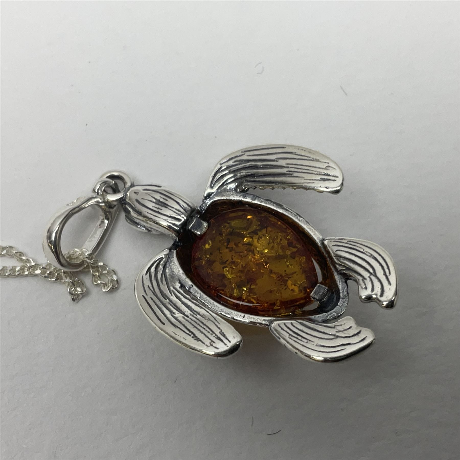 Silver Baltic amber turtle pendant necklace - Image 4 of 5