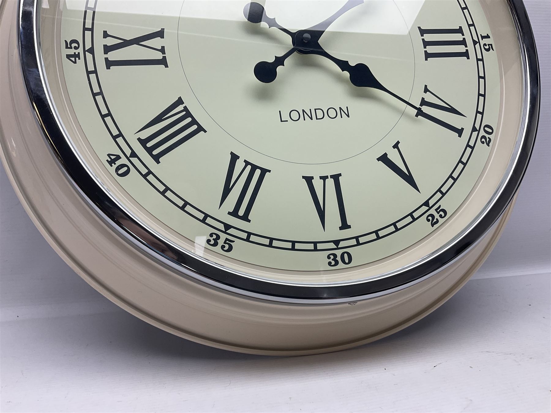 Reproduction enamel wall clock - Image 4 of 5