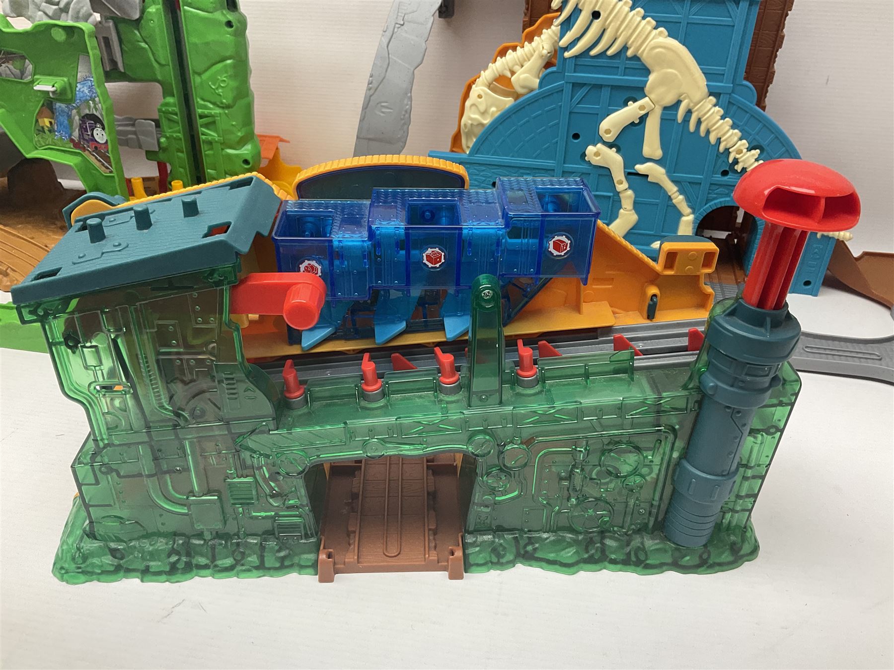 Quantity of Thomas the Tank Engine playsets and track - Image 8 of 13