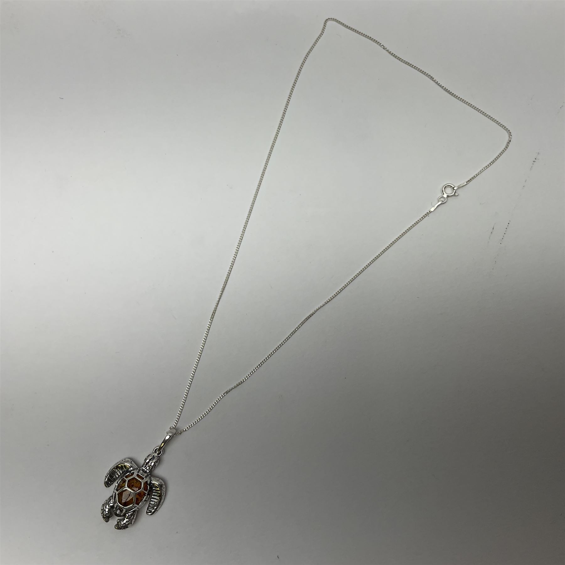 Silver Baltic amber turtle pendant necklace - Image 5 of 5