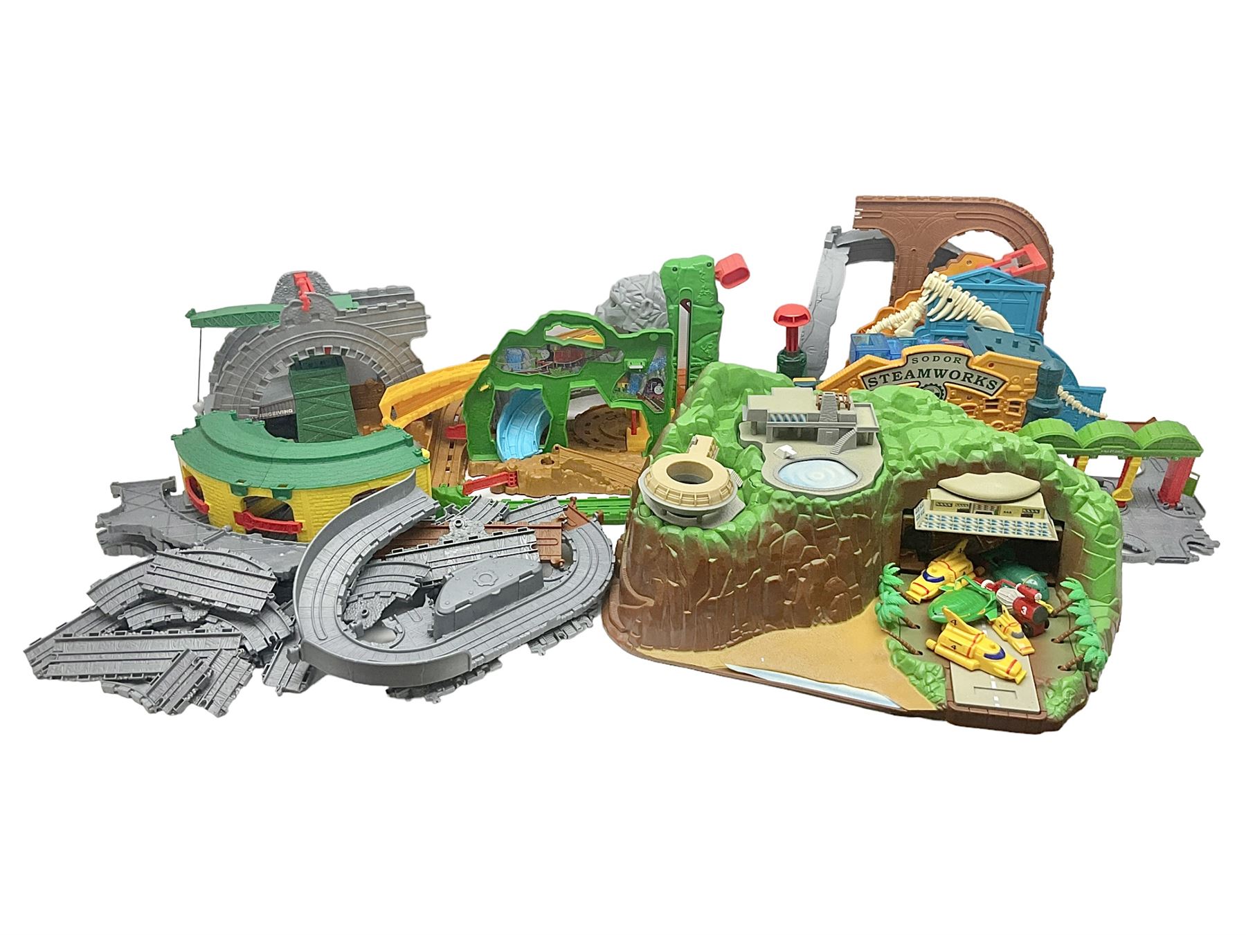 Quantity of Thomas the Tank Engine playsets and track