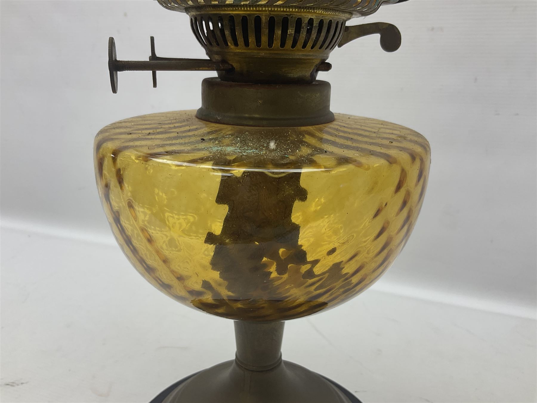 Victorian oil lamp - Image 5 of 6