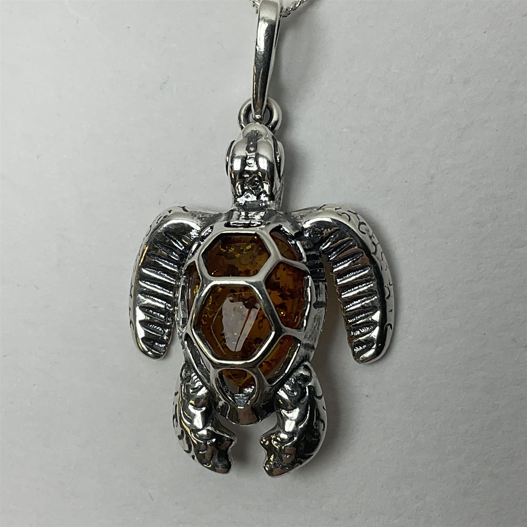 Silver Baltic amber turtle pendant necklace - Image 2 of 5