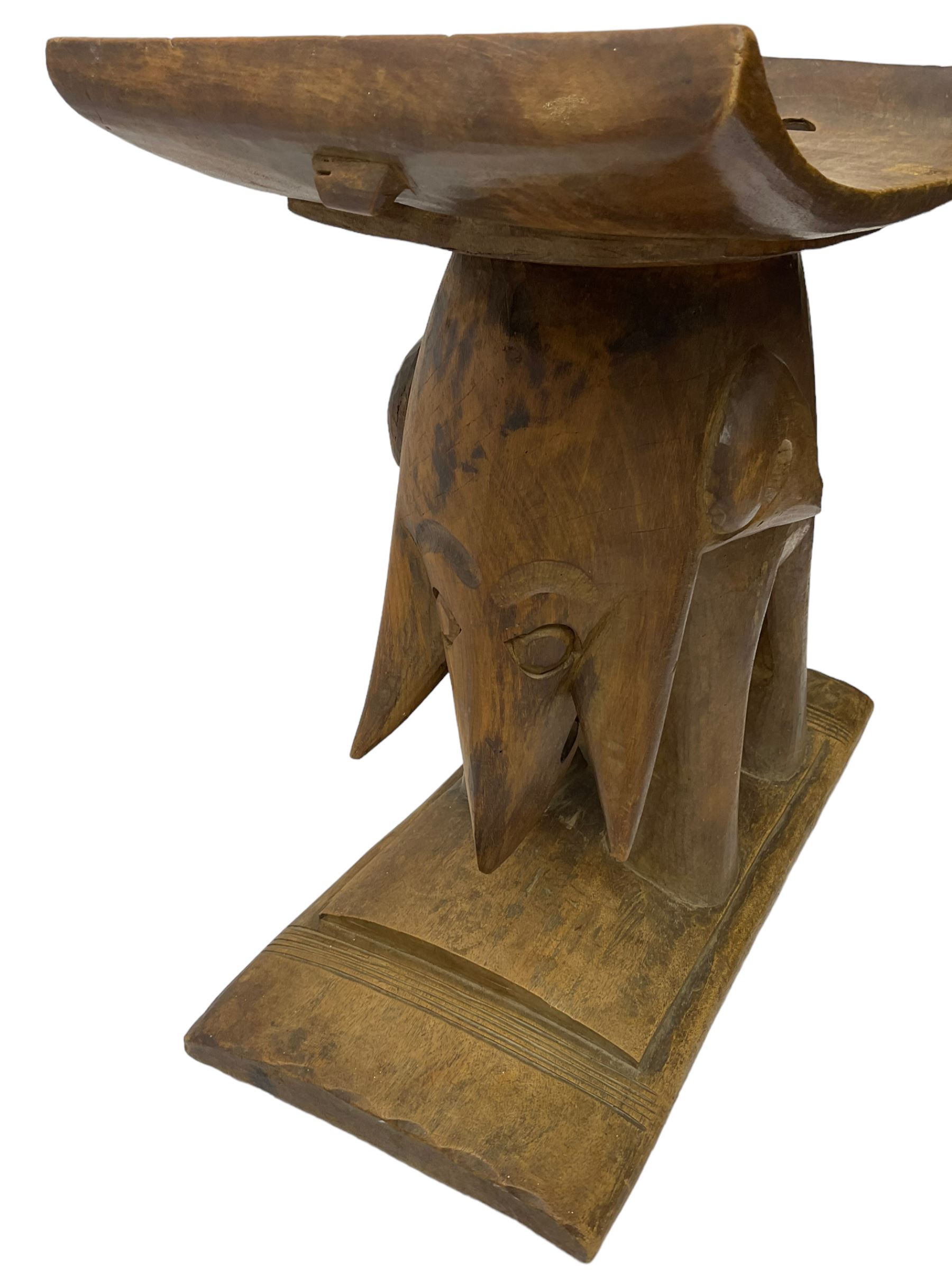 20th century African Ashanti hardwood stool - Image 3 of 10