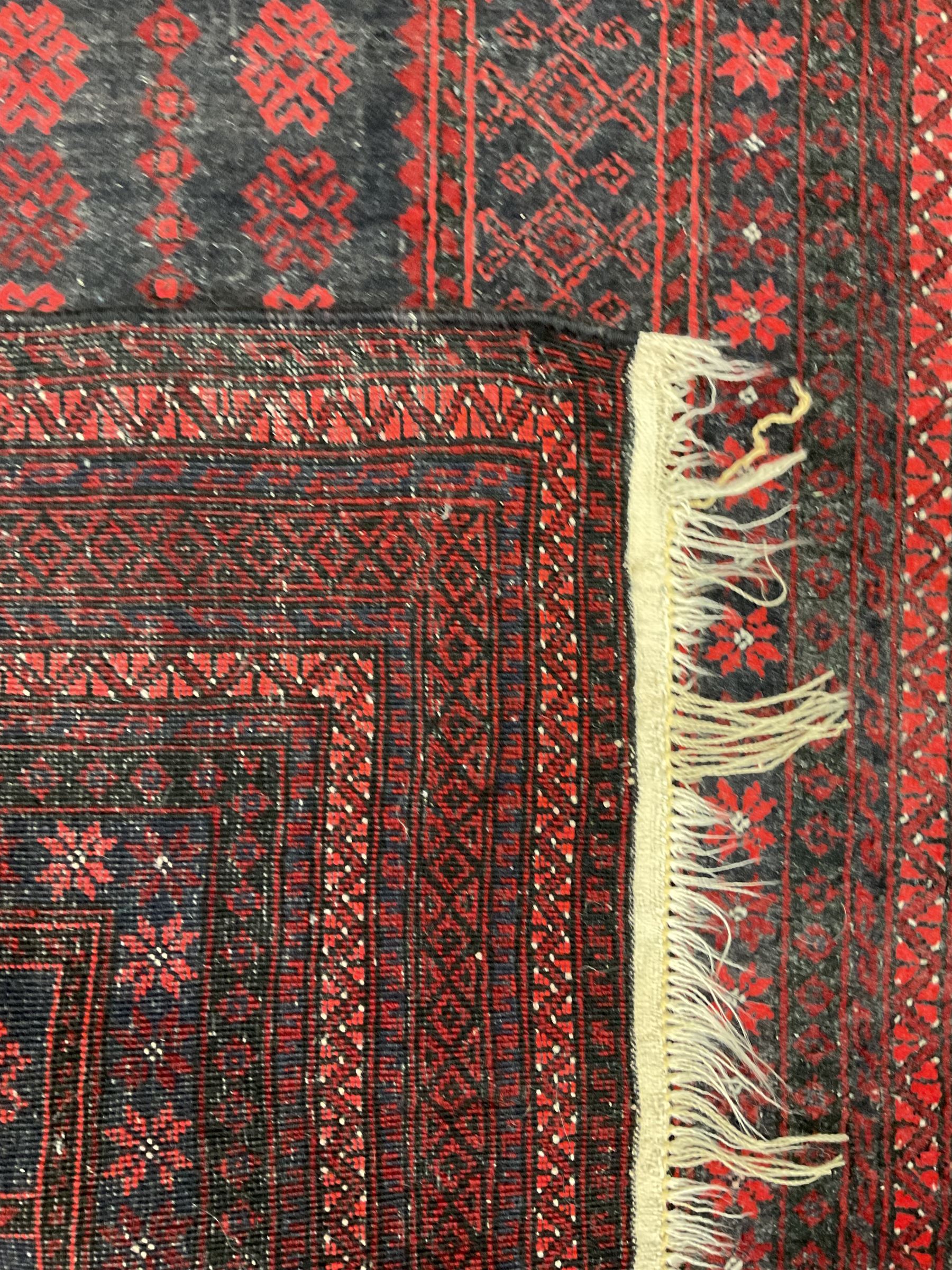Persian indigo ground pray rug - Image 5 of 5
