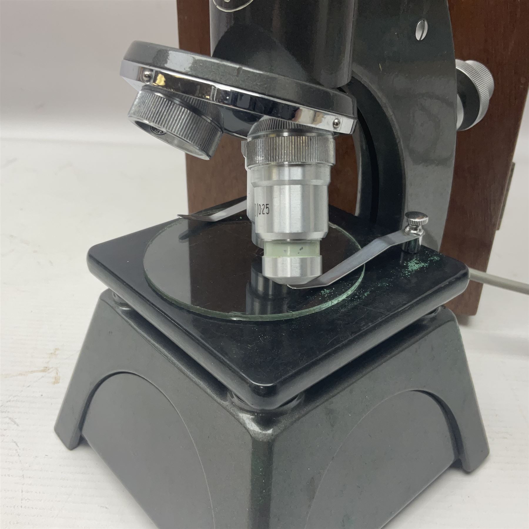 Four microscopes - Image 21 of 25