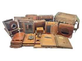 Collation of folding plate cameras of various sizes folding plate in mahogany and lacquered brass