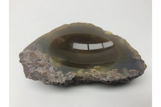 Polished tigers eye dish - Image 2 of 9