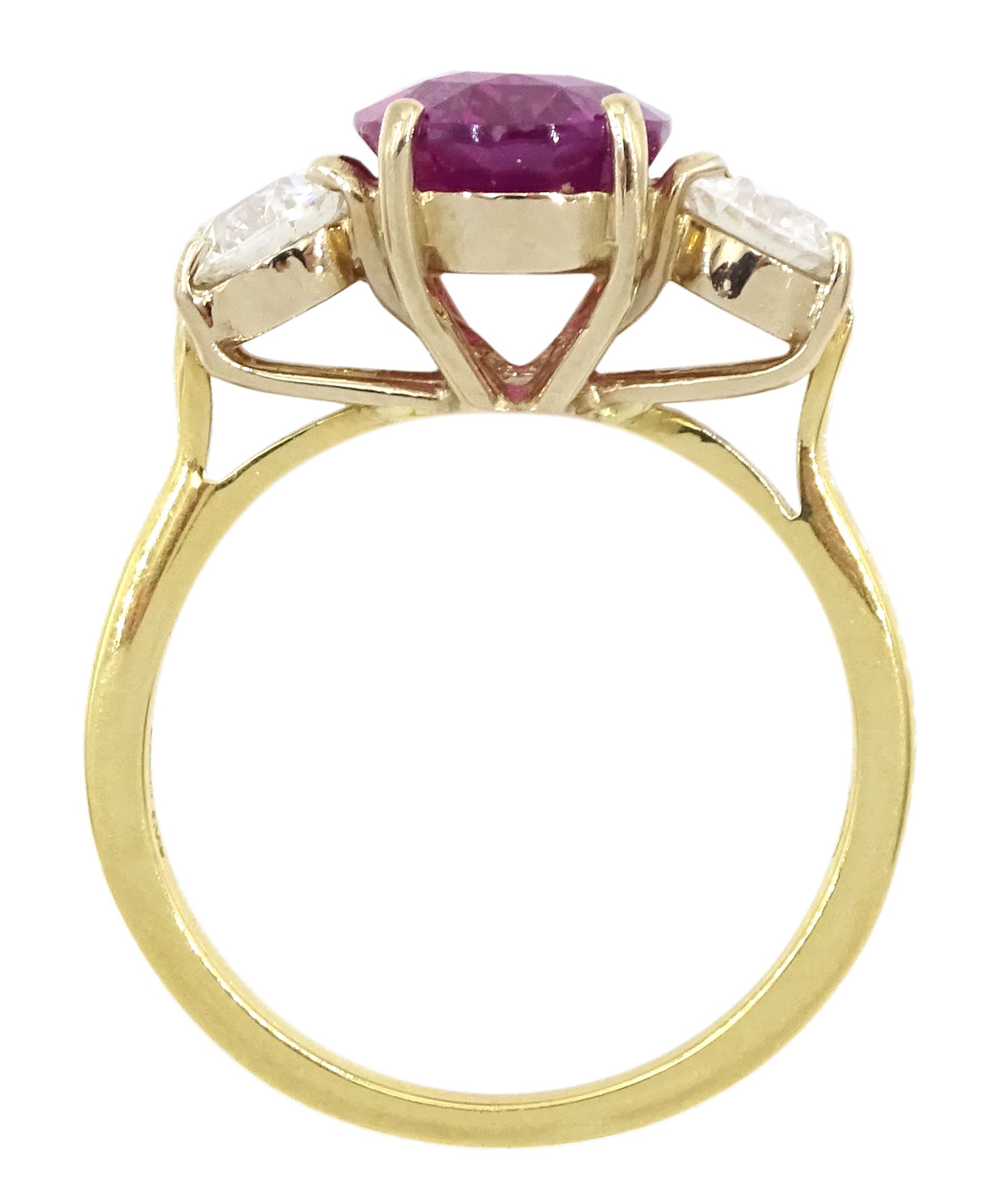 18ct gold three stone oval cut pink sapphire and round brilliant cut diamond ring - Image 4 of 4