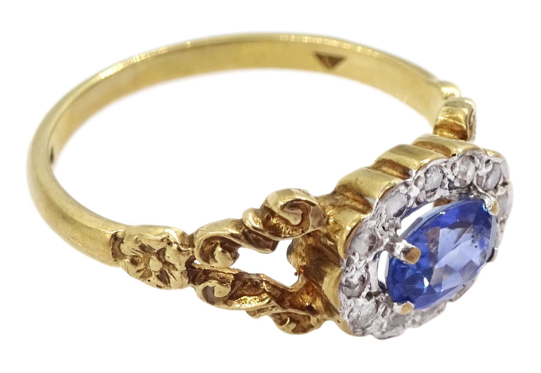 9ct gold oval sapphire and diamond cluster ring - Image 6 of 7